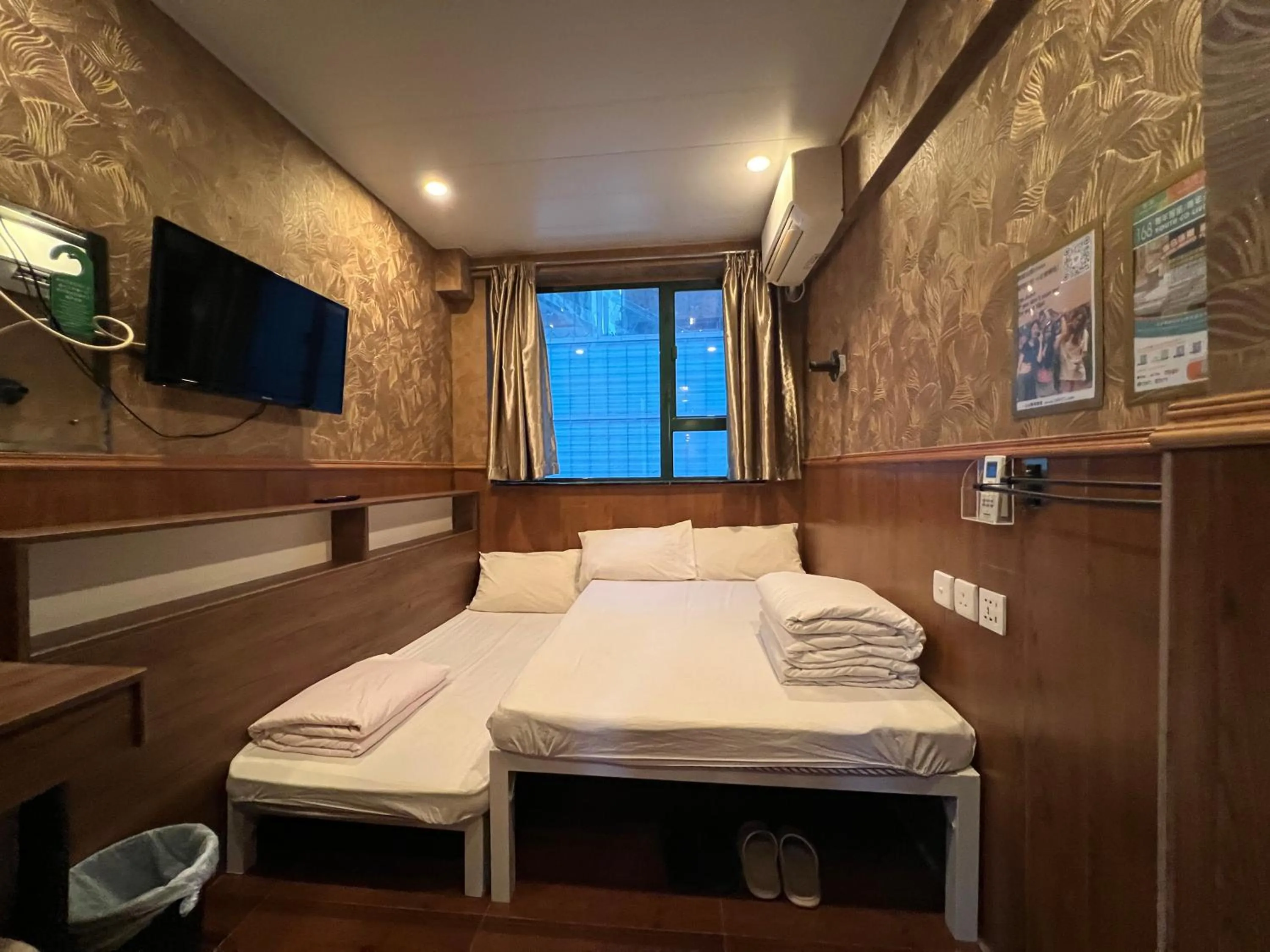 Bed in Hop Inn on Nathan Road