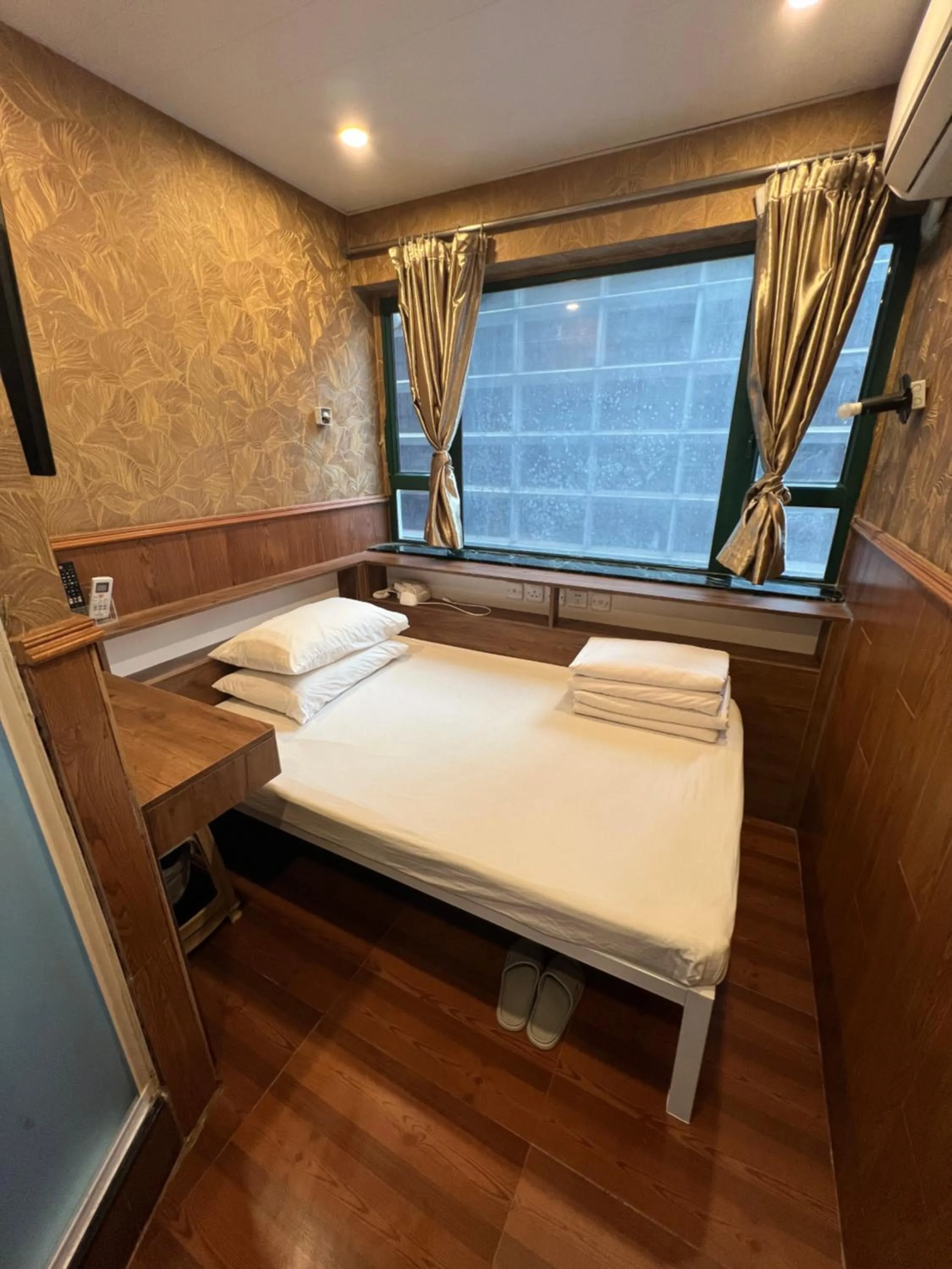 Bed in Hop Inn on Nathan Road