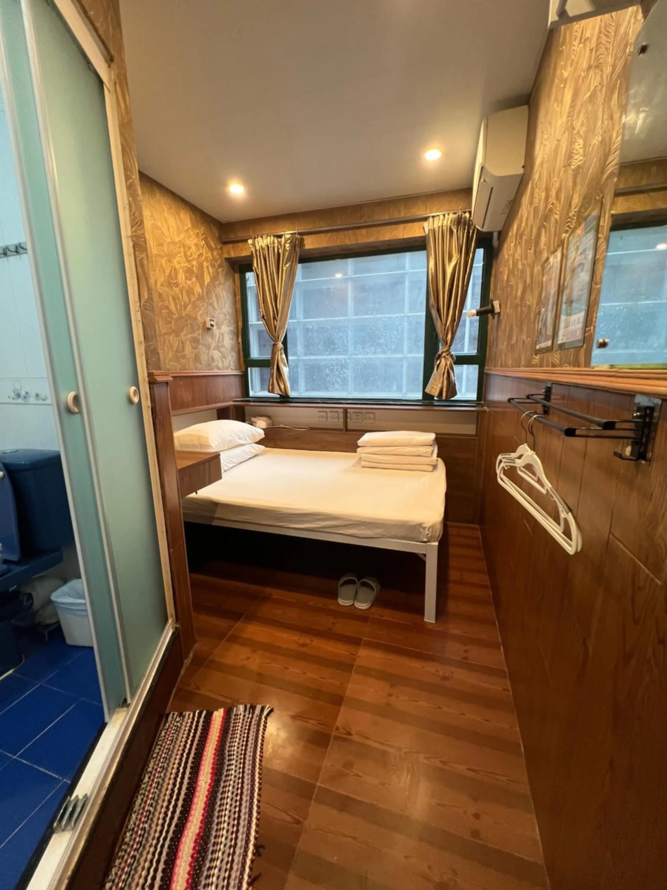 Bed in Hop Inn on Nathan Road