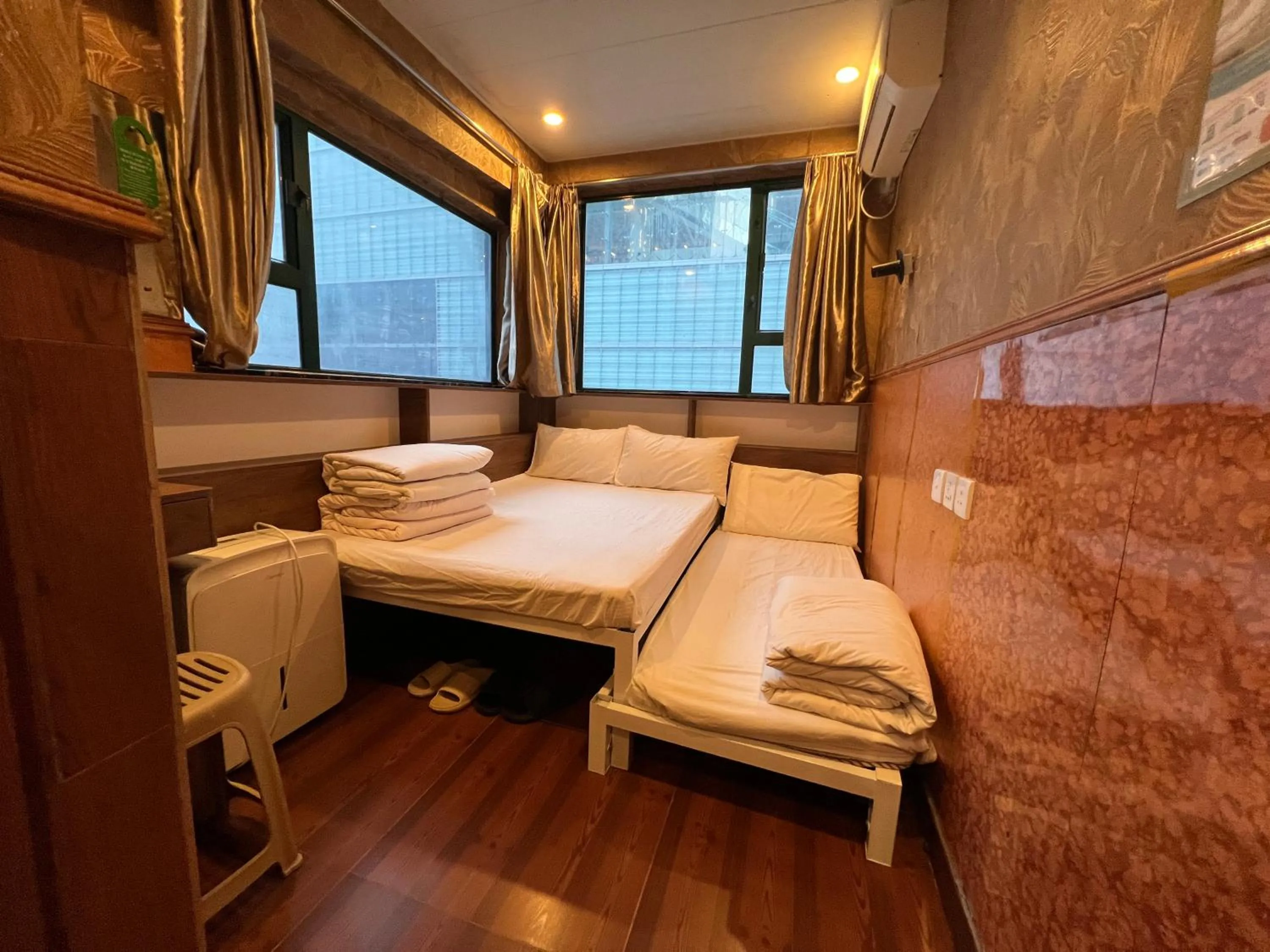 Bed in Hop Inn on Nathan Road