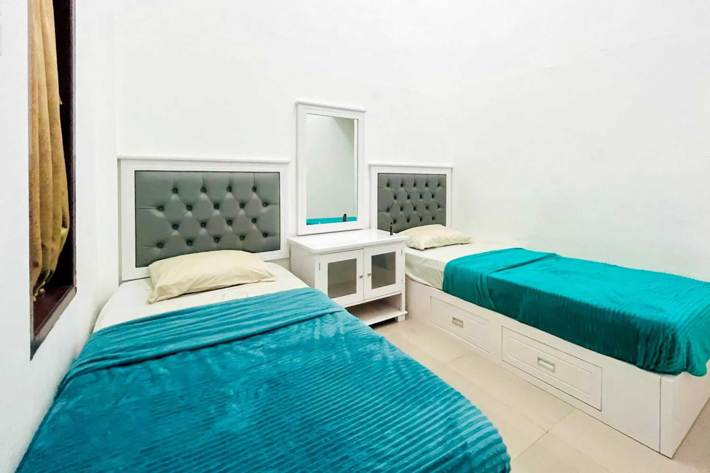 Standard Twin Room - single occupancy in De Farasat Hotel Syariah RedPartner Standard Twin Room - single occupancy in De Farasat Hotel Syariah RedPartner