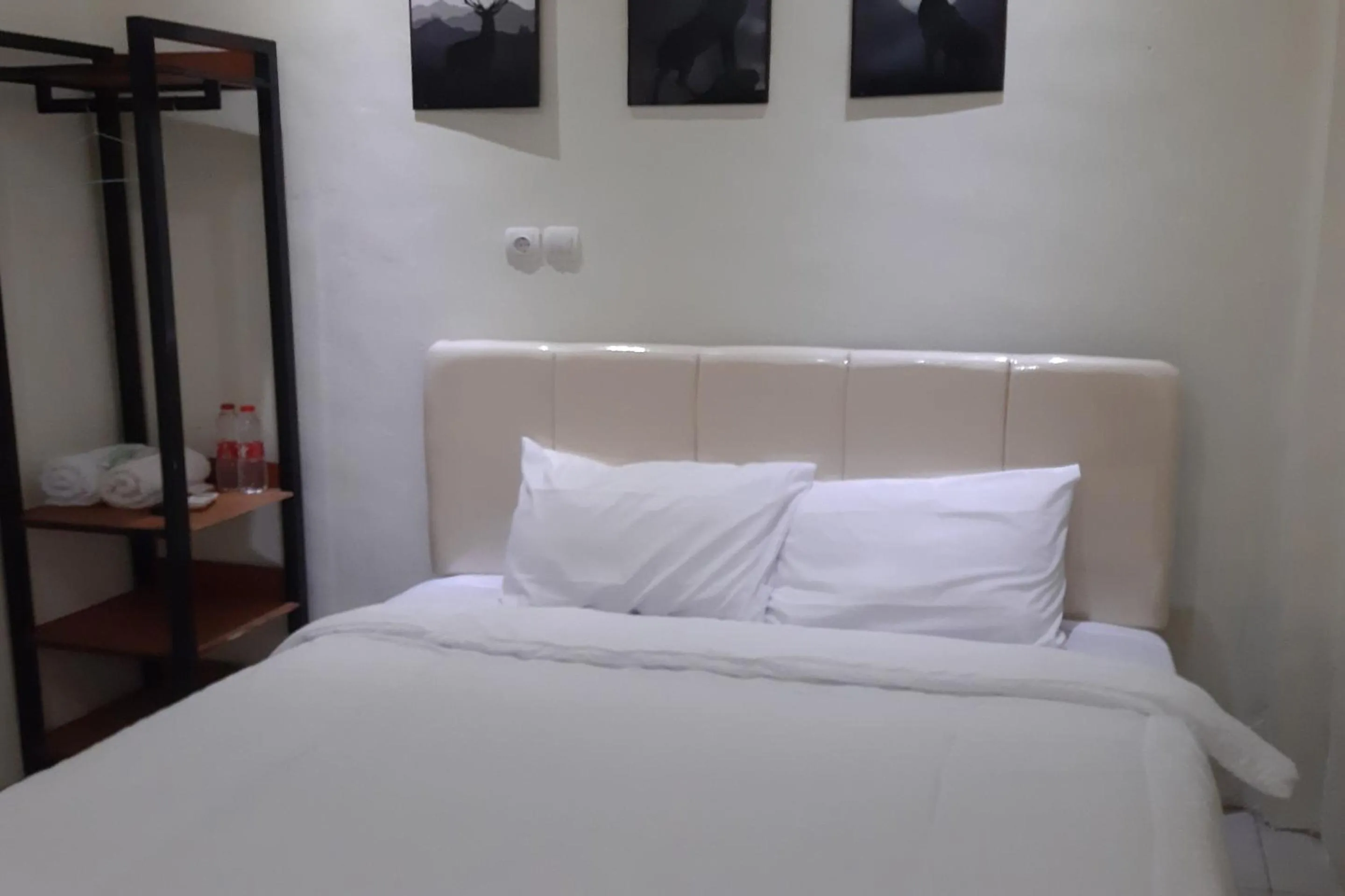 Bedroom, Bed in Hotel O Kost Indra