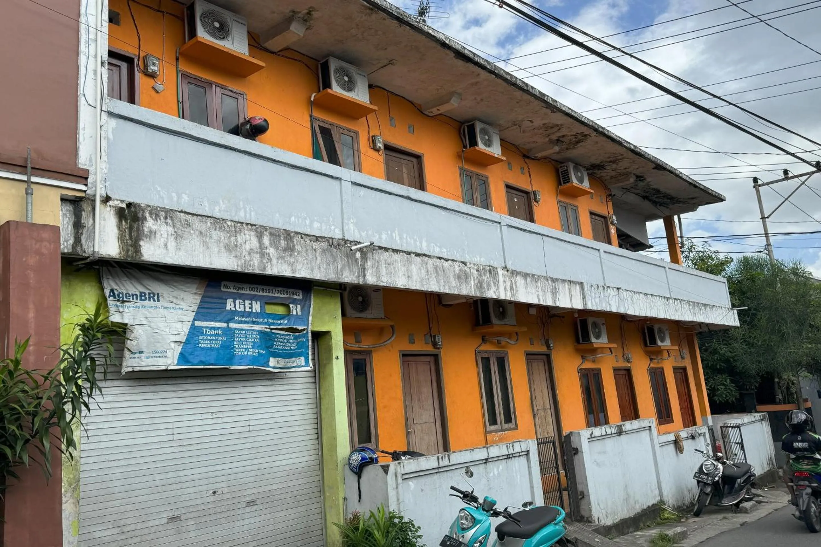 Facade/entrance in Hotel O Kost Indra