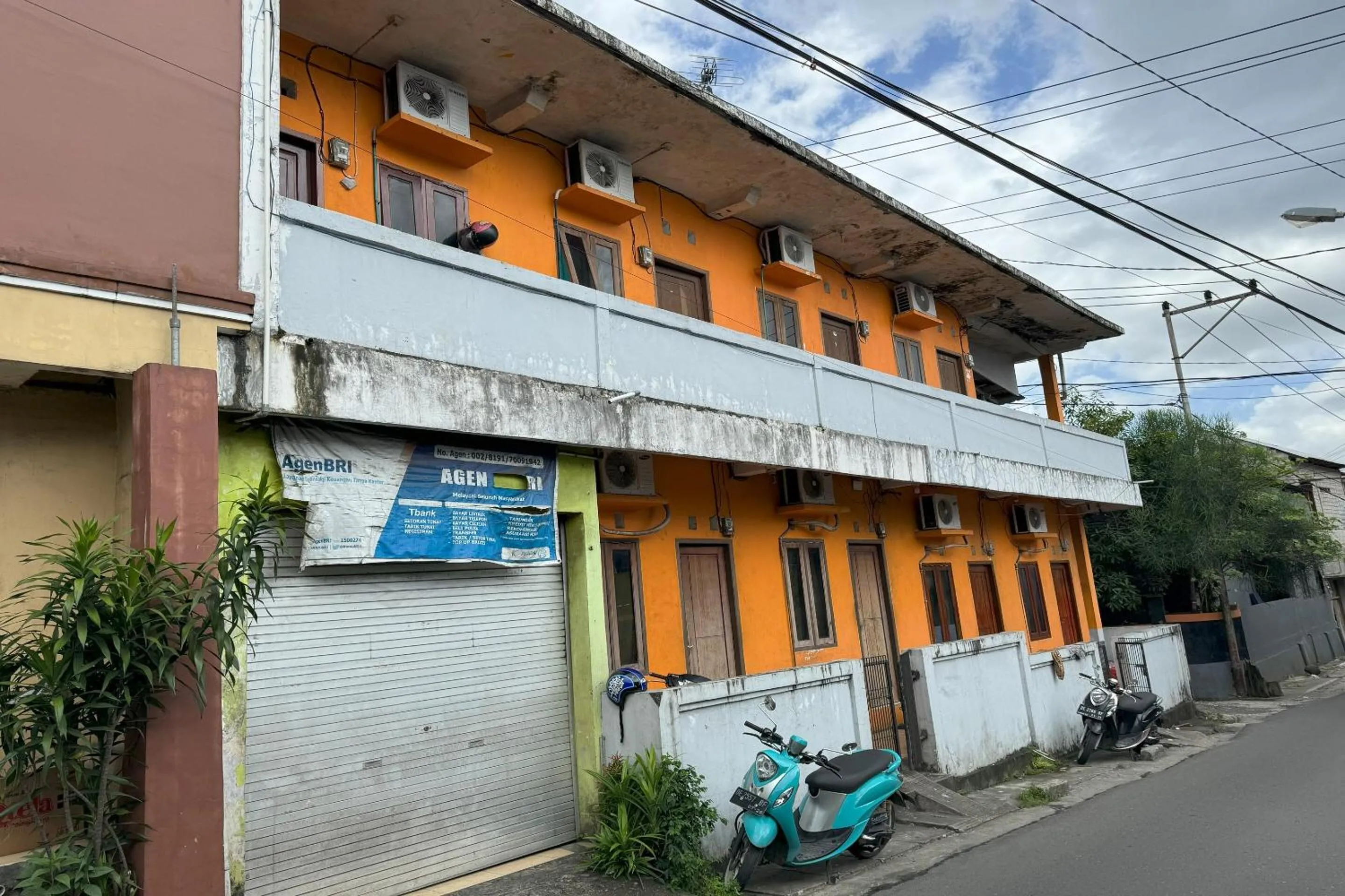 Facade/entrance in Hotel O Kost Indra