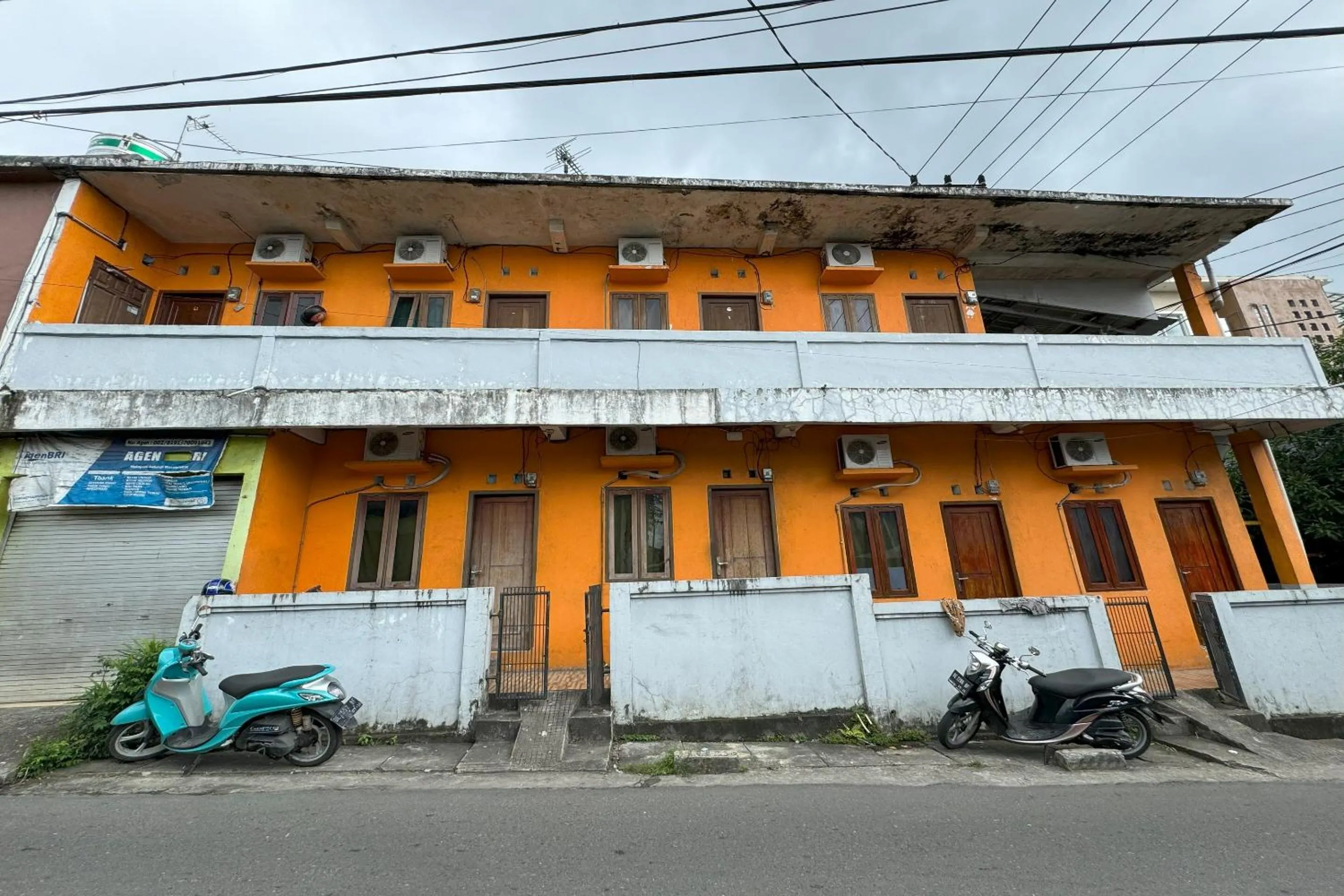 Facade/entrance in Hotel O Kost Indra