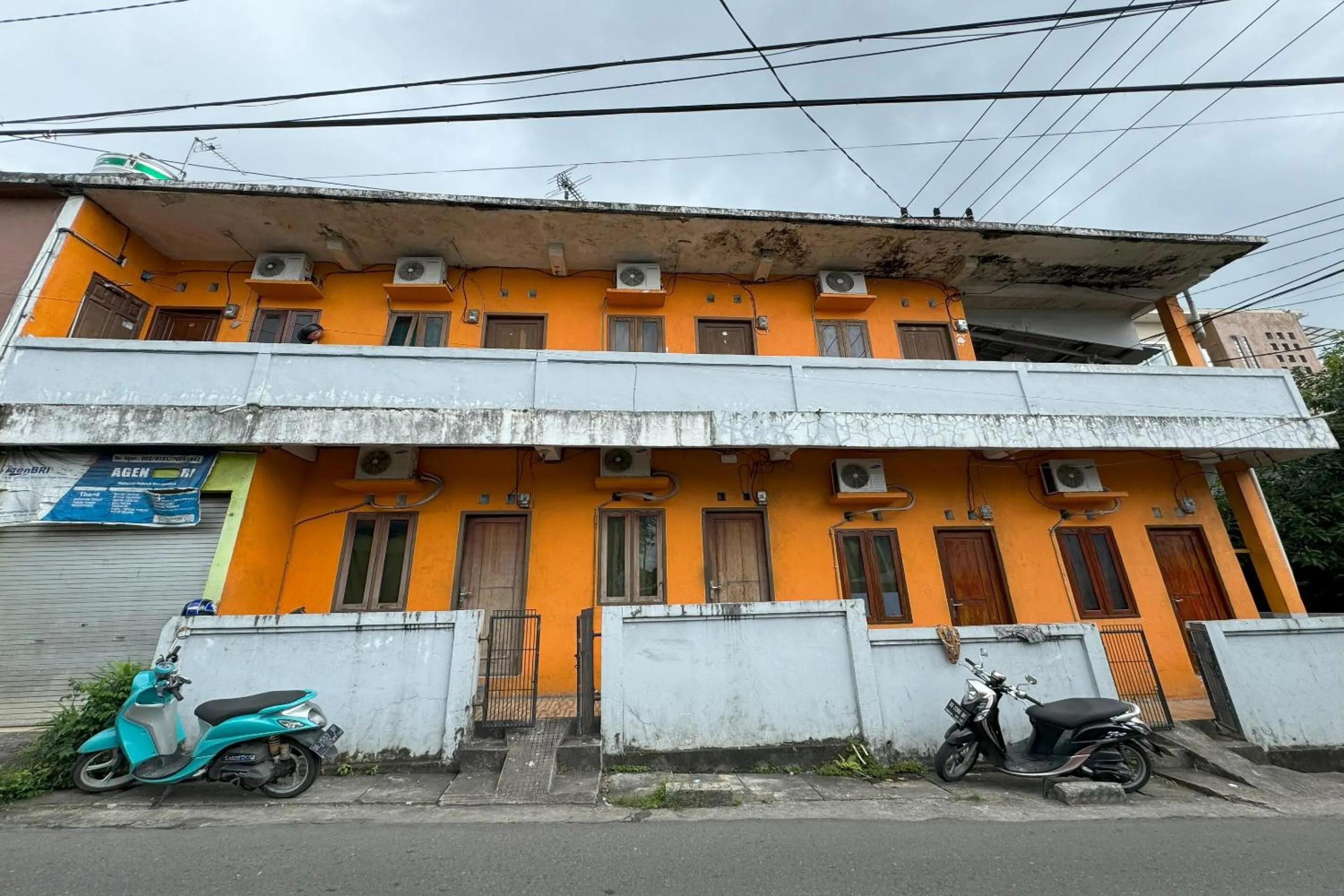 Facade/entrance in Hotel O Kost Indra