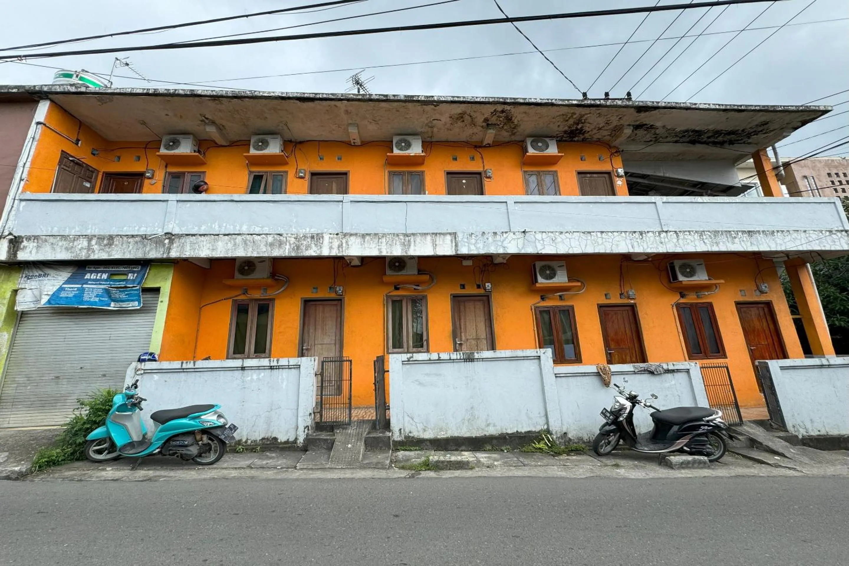 Facade/entrance in Hotel O Kost Indra