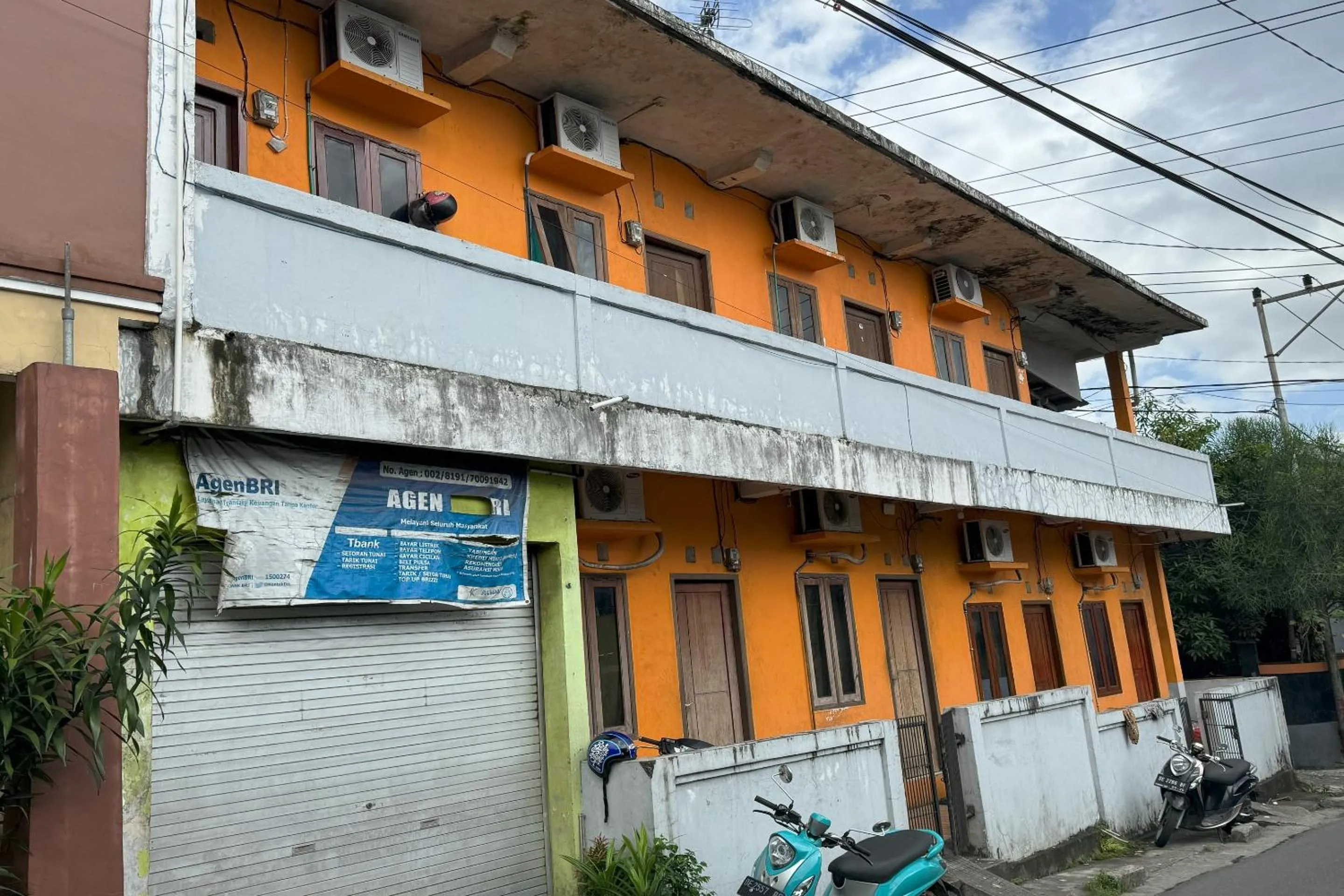 Facade/entrance in Hotel O Kost Indra