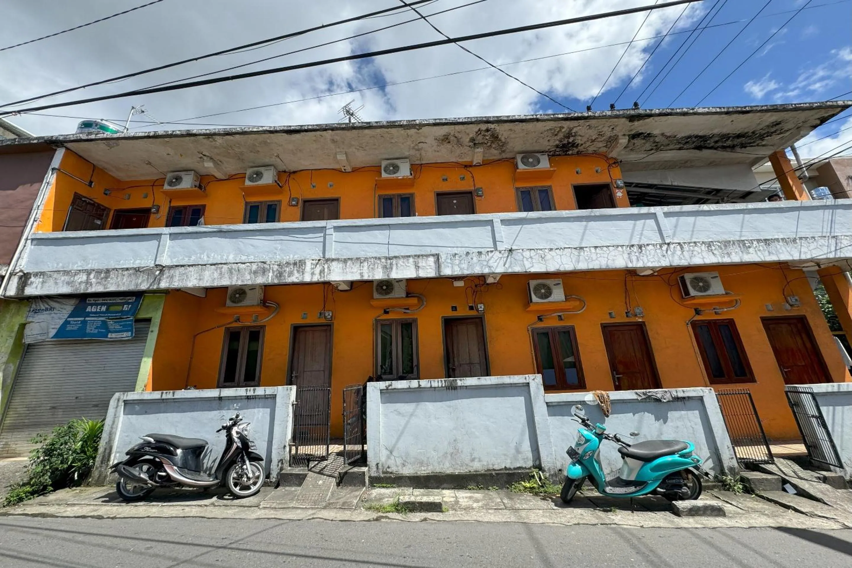 Facade/entrance in Hotel O Kost Indra