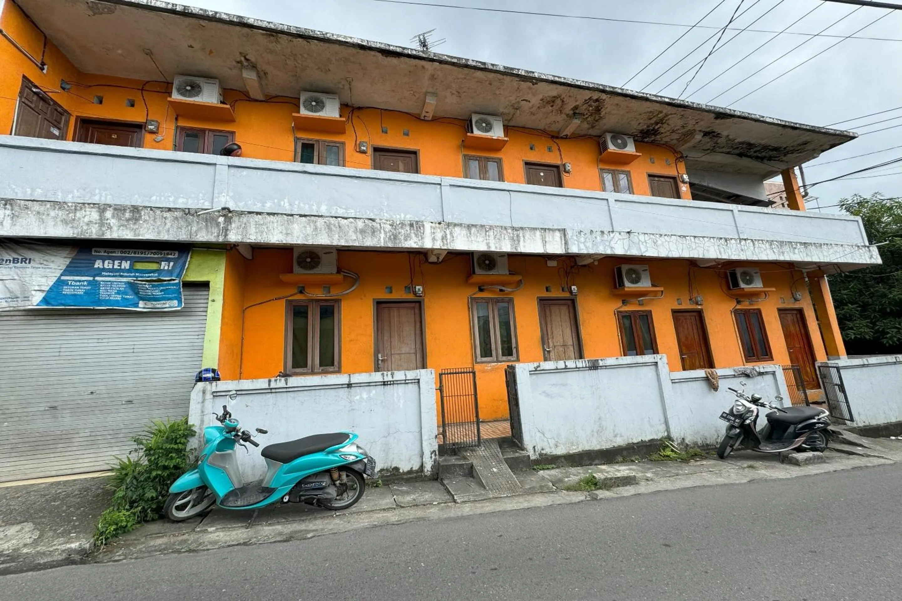 Facade/entrance in Hotel O Kost Indra