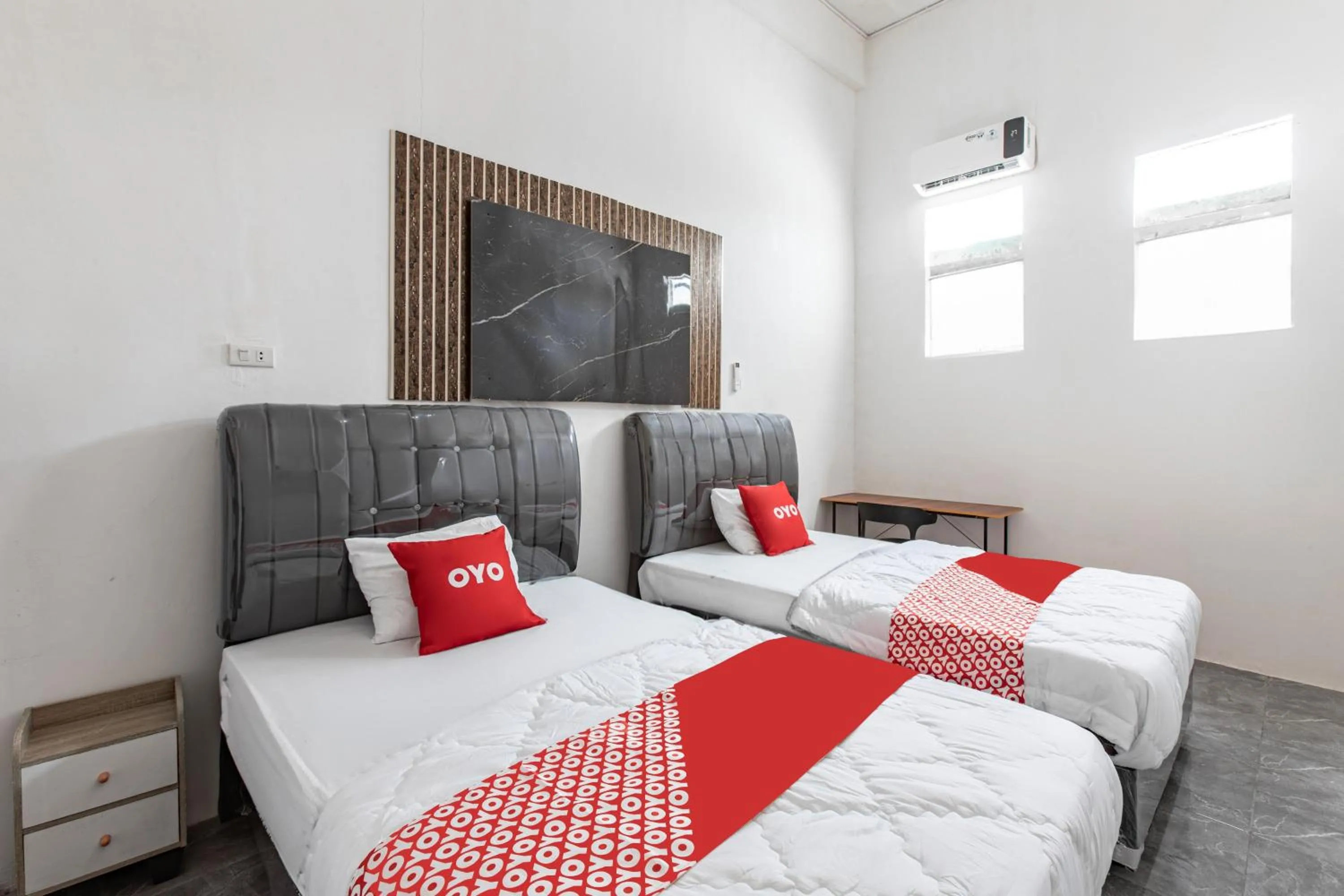 Bedroom, Bed in Hotel O Guest House Maria