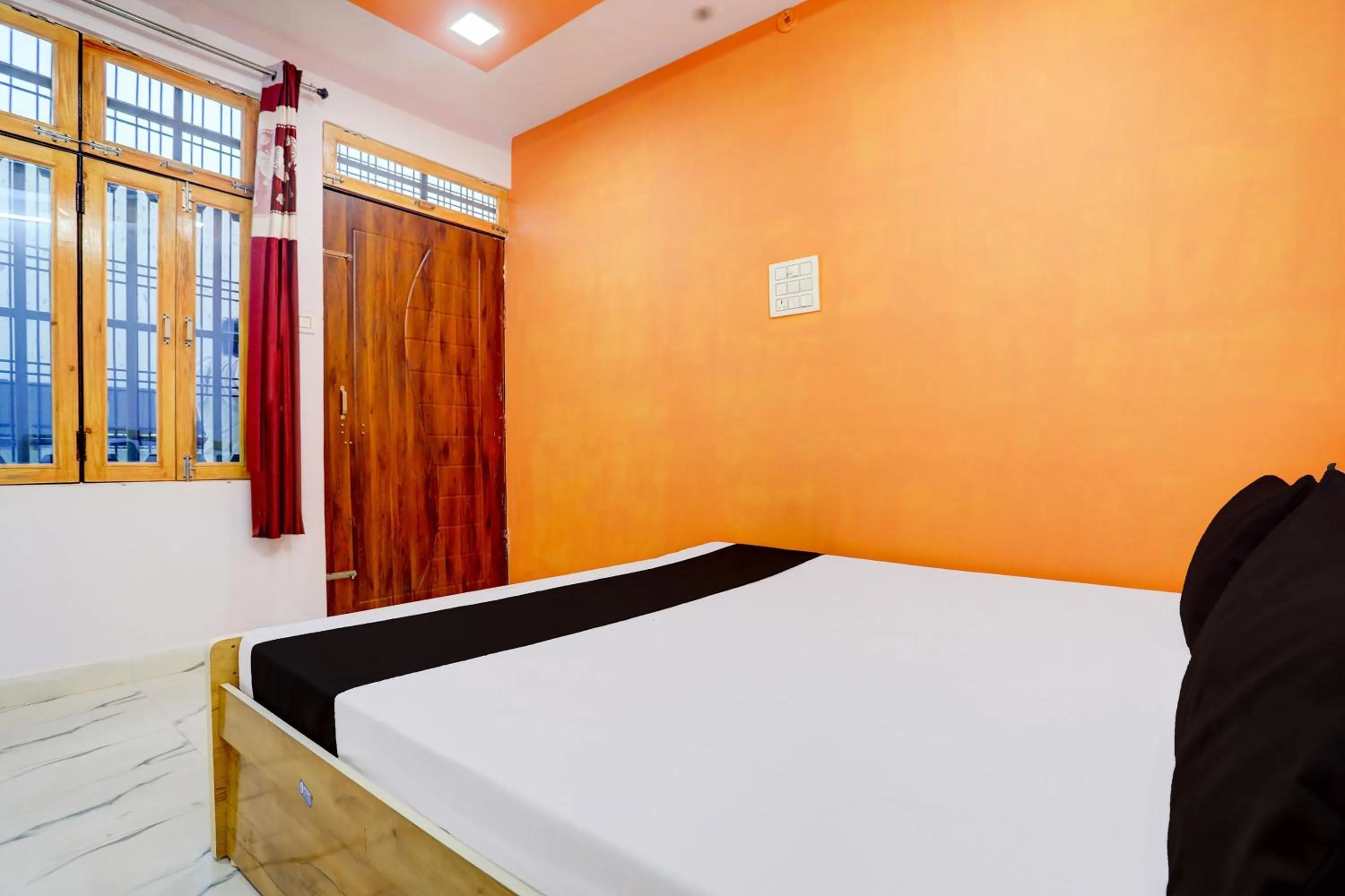 Bedroom, Bed in SPOT ON The SN Lawn