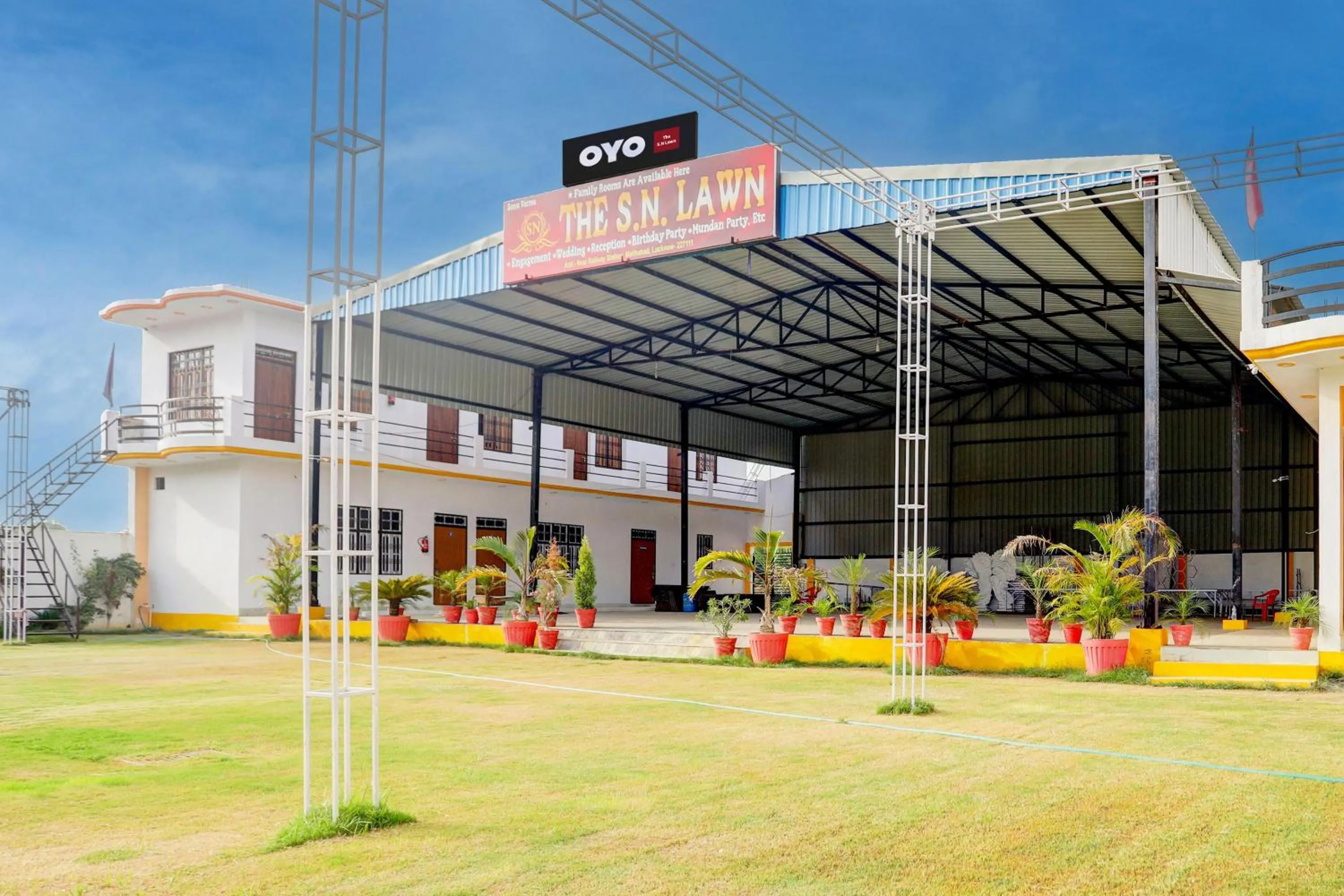 Facade/entrance in SPOT ON The SN Lawn