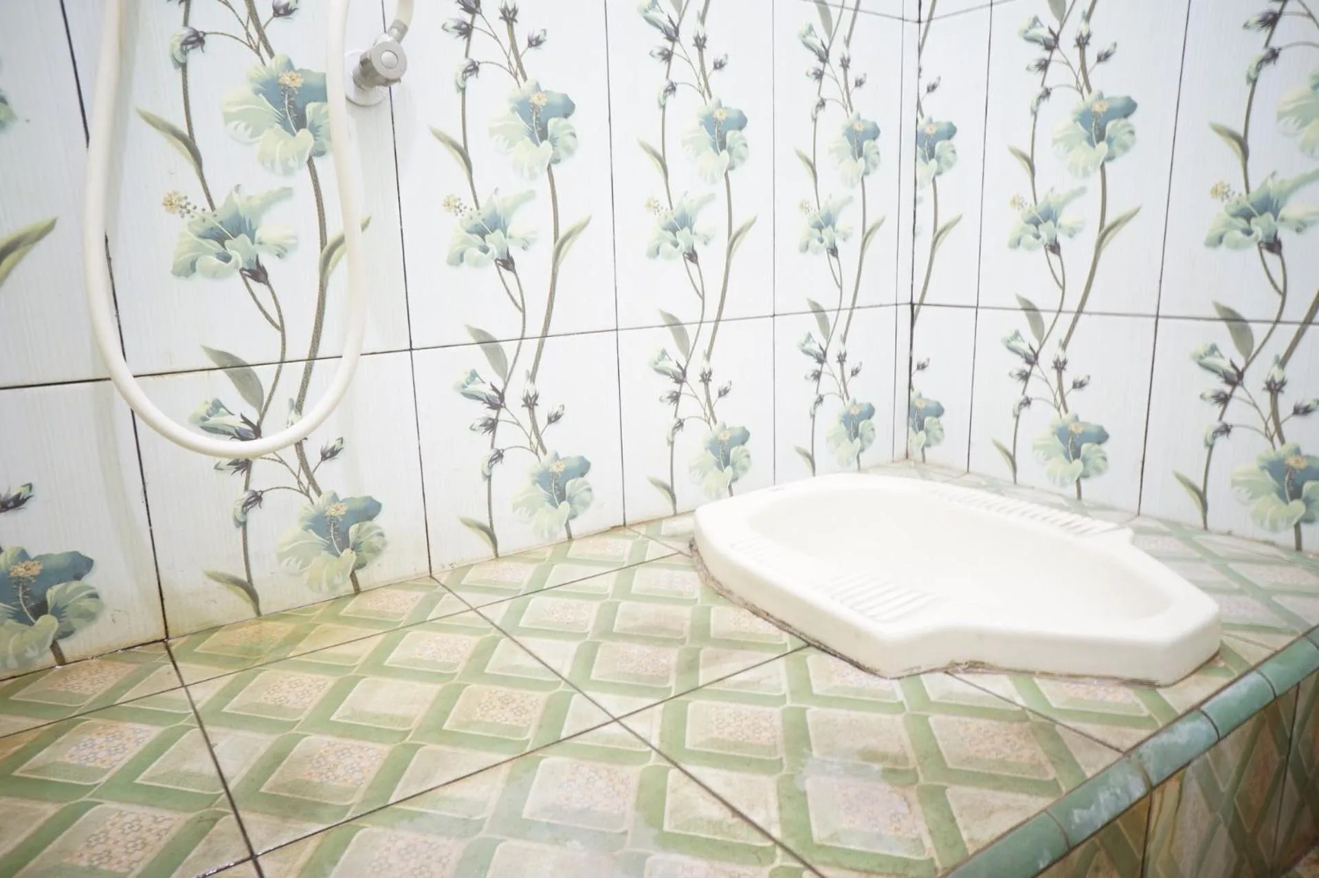 Bathroom, Bed in SPOT ON 93999 Kost Ibu Joko Syariah
