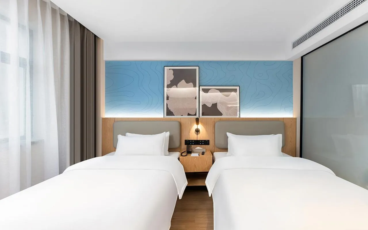 Bed in Country Inn & Suite by Radisson, Nanchang Tengwangge Wanshou Palace Subway Station