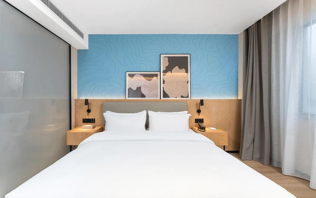 Bed in Country Inn & Suite by Radisson, Nanchang Tengwangge Wanshou Palace Subway Station