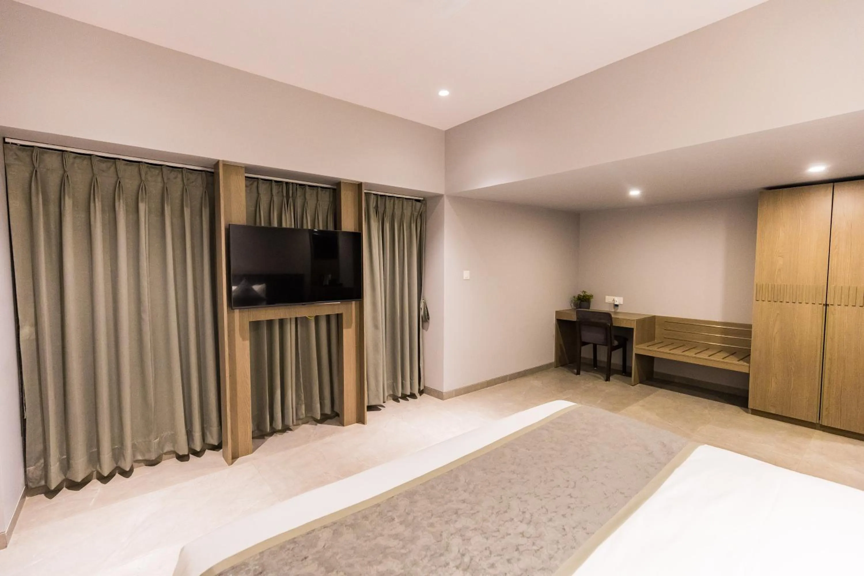 Bedroom in The Augusta Club & Resort