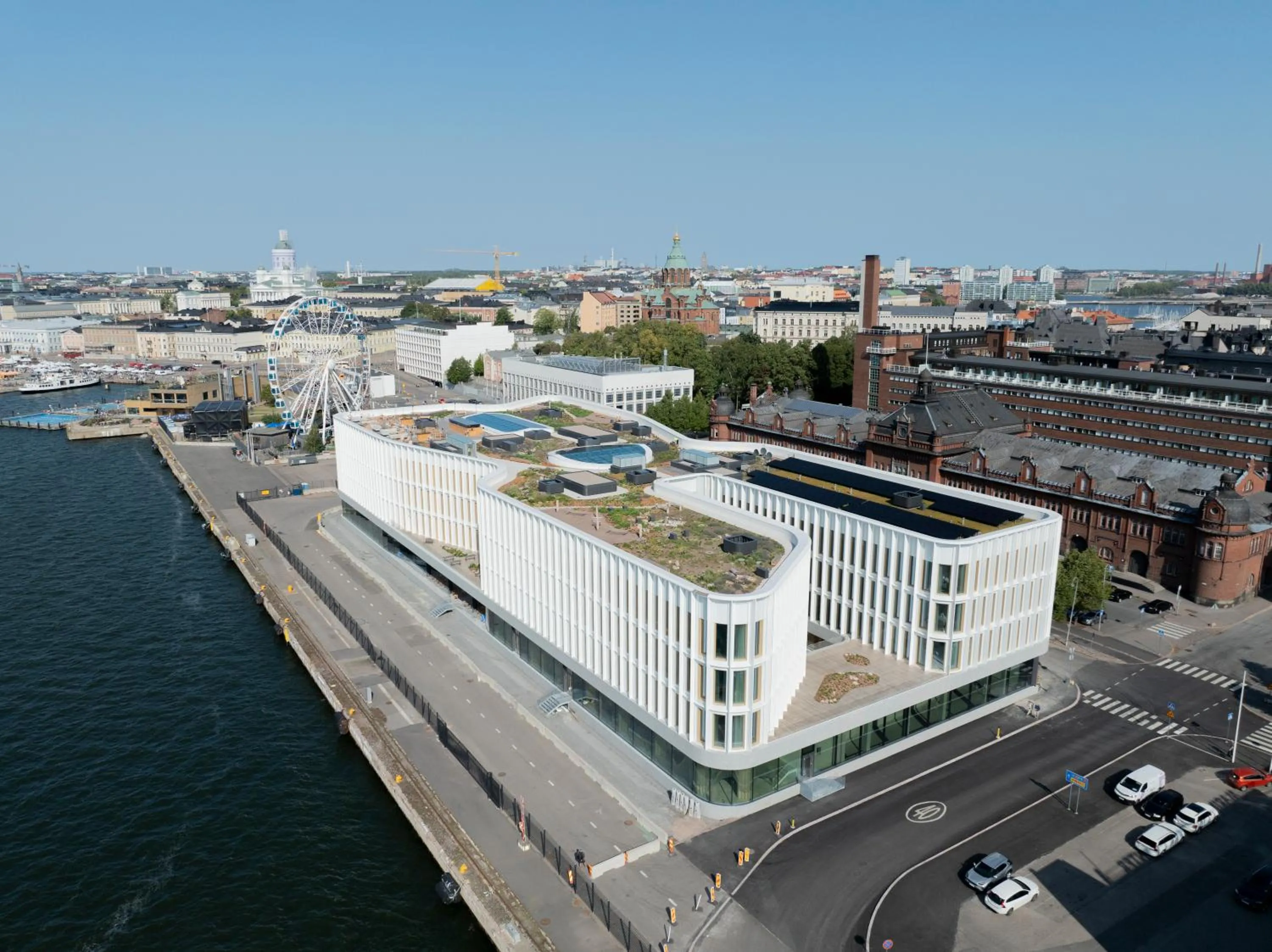 Property building in Solo Sokos Hotel Pier 4