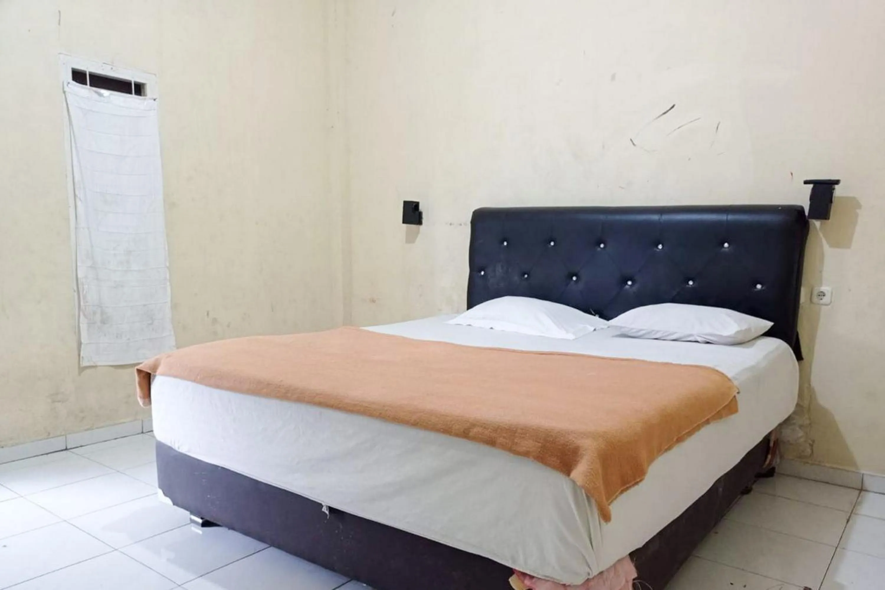 Bedroom, Bed in Hotel Pantai Panjang Bengkulu RedPartner