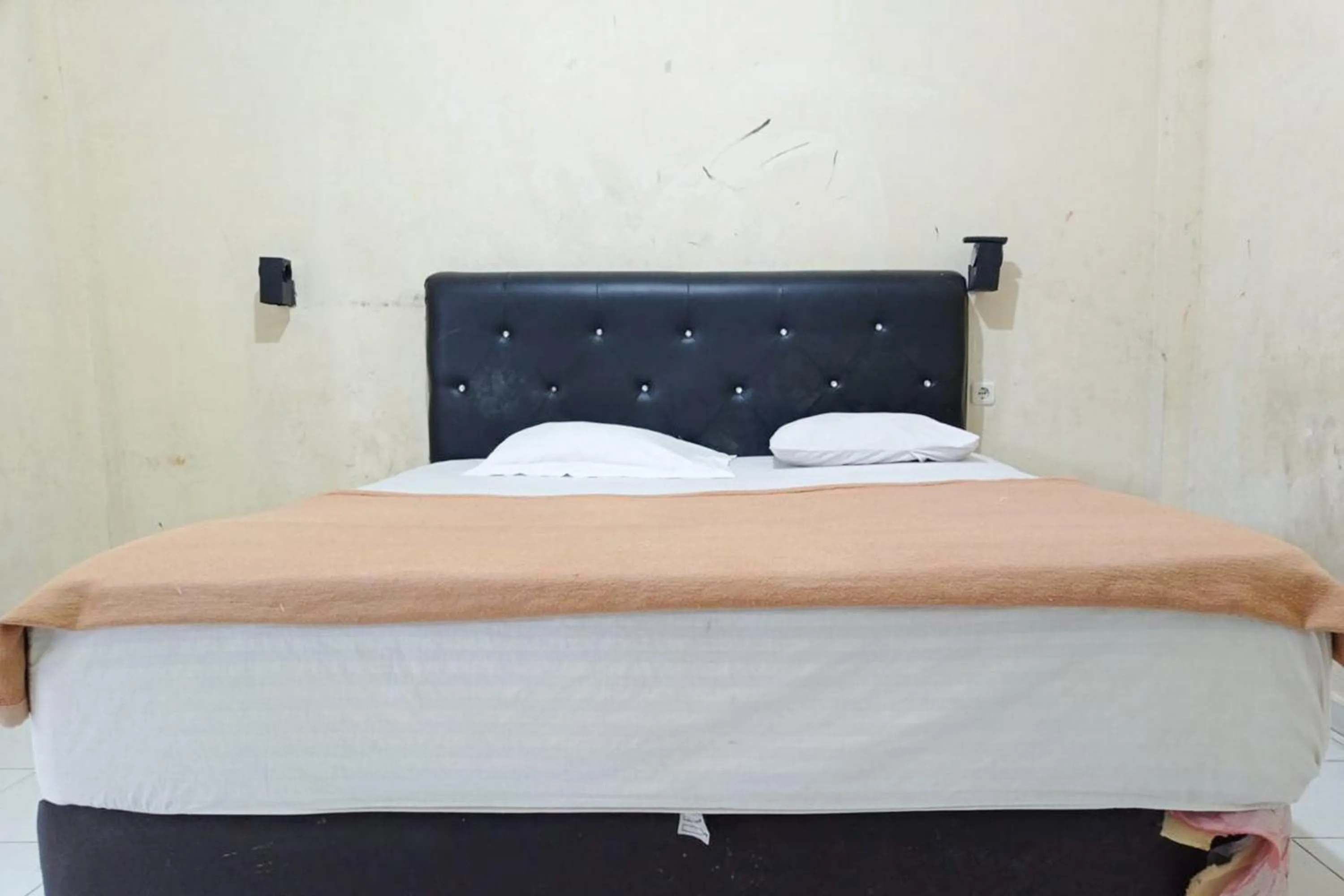 Bedroom, Bed in Hotel Pantai Panjang Bengkulu RedPartner