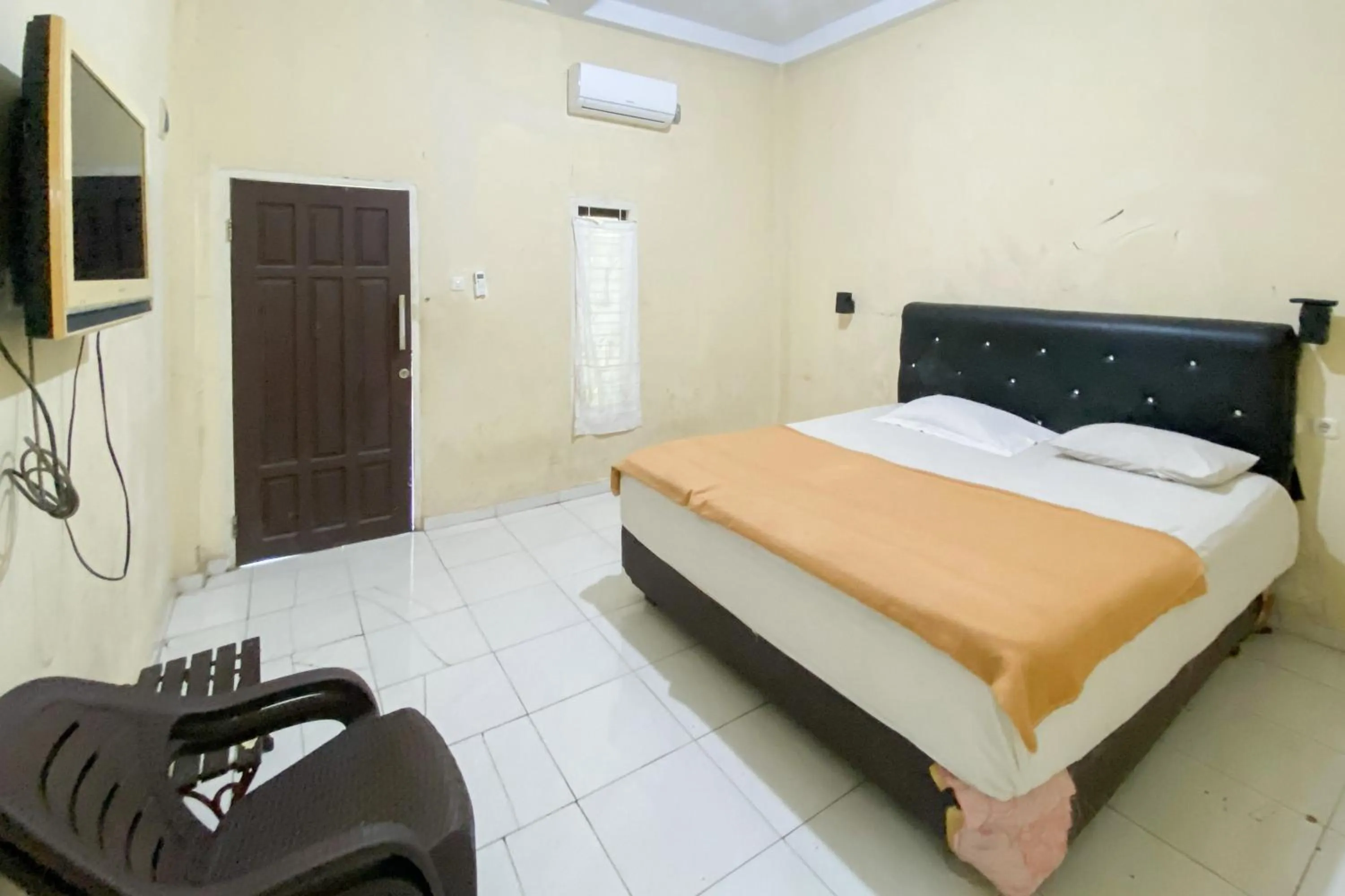 Bedroom, Bed in Hotel Pantai Panjang Bengkulu RedPartner