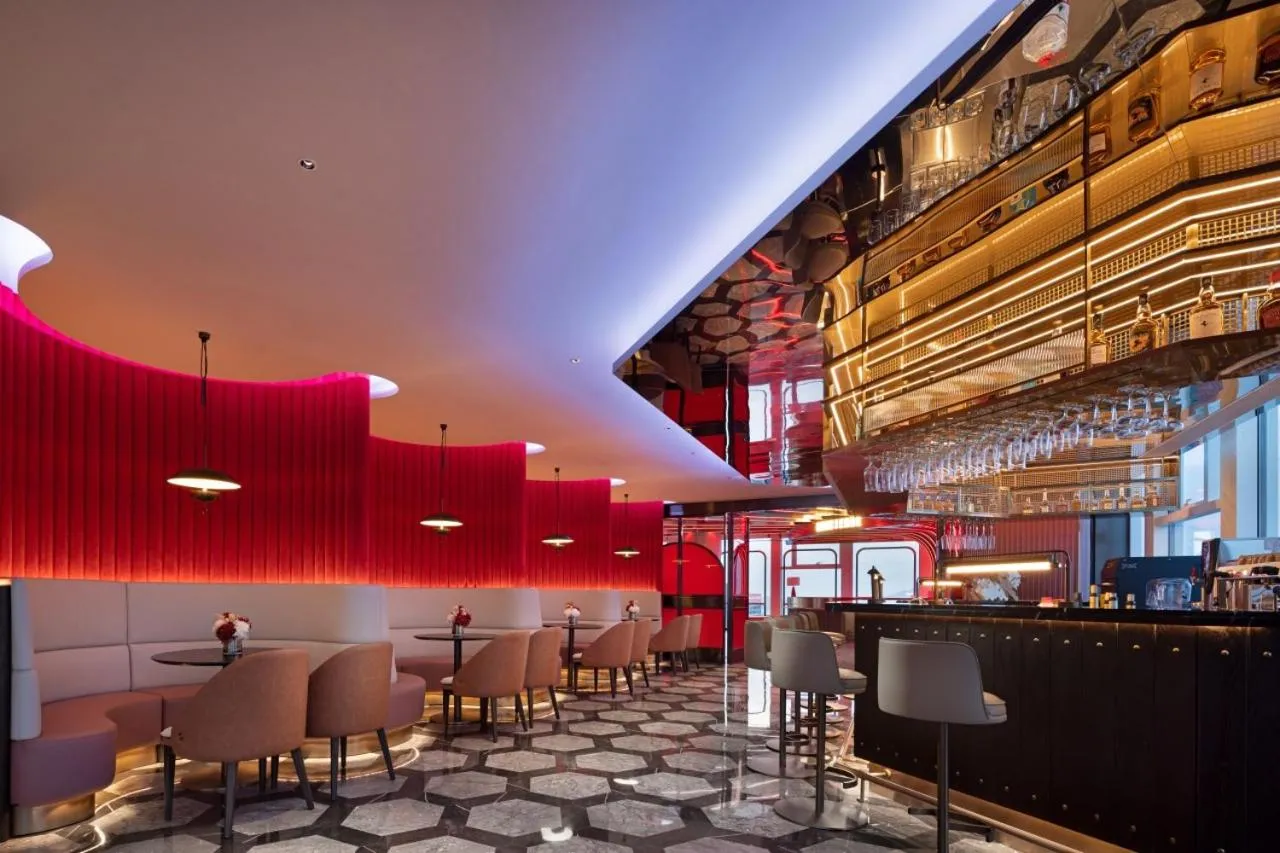 Lounge or bar in Radisson Red Guangzhou South Railway Station