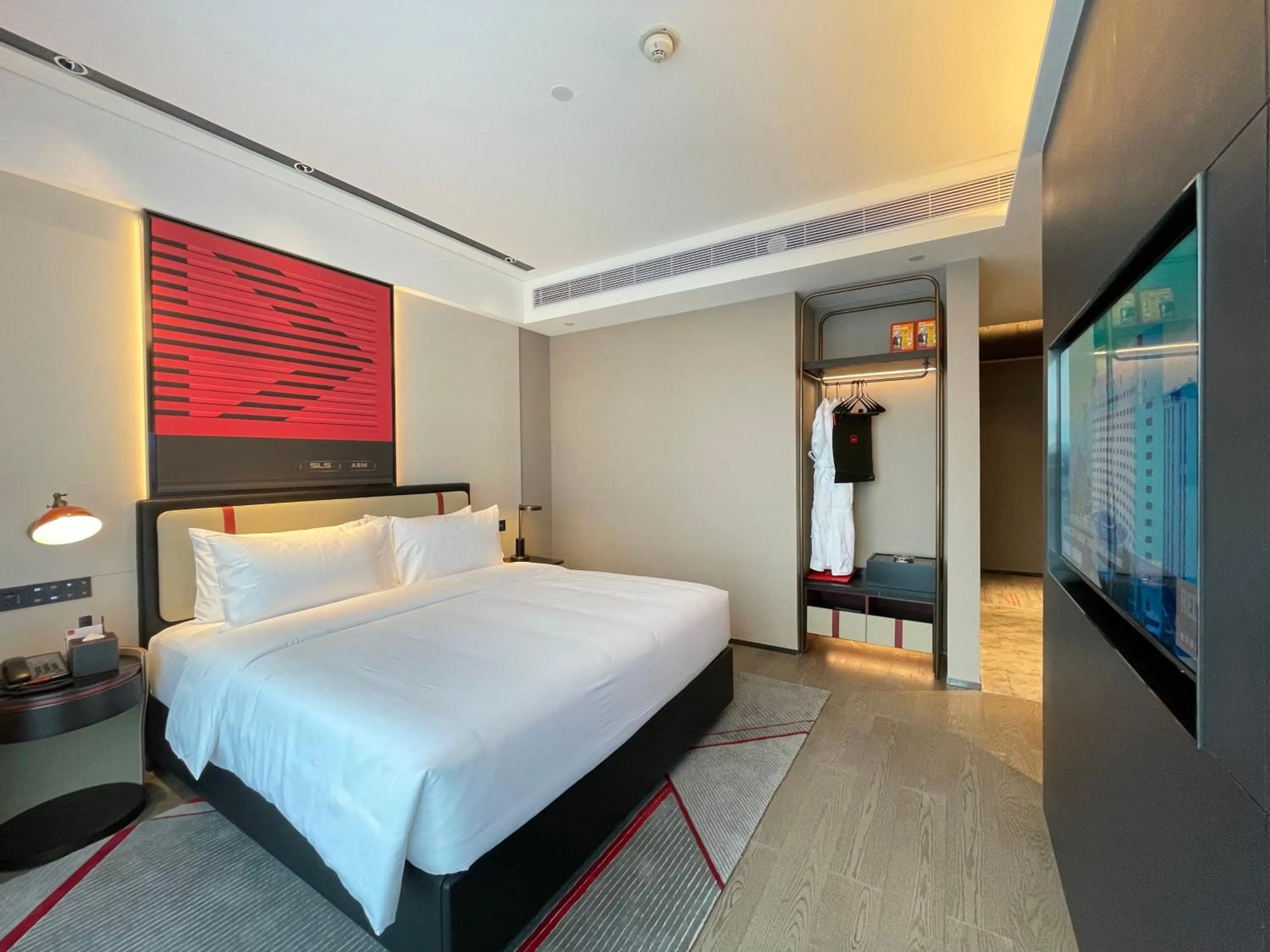 Bed in Radisson Red Guangzhou South Railway Station