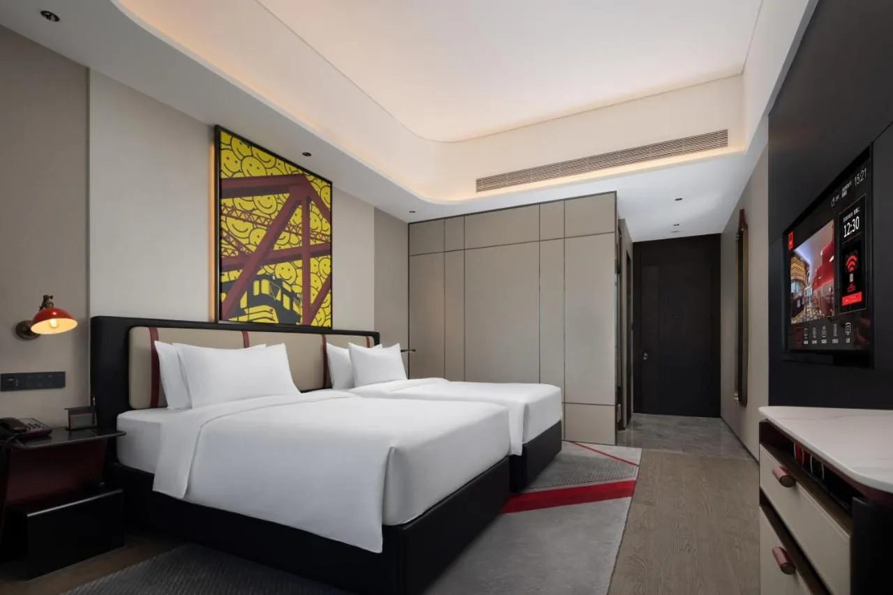 Photo of the whole room, Bed in Radisson Red Guangzhou South Railway Station
