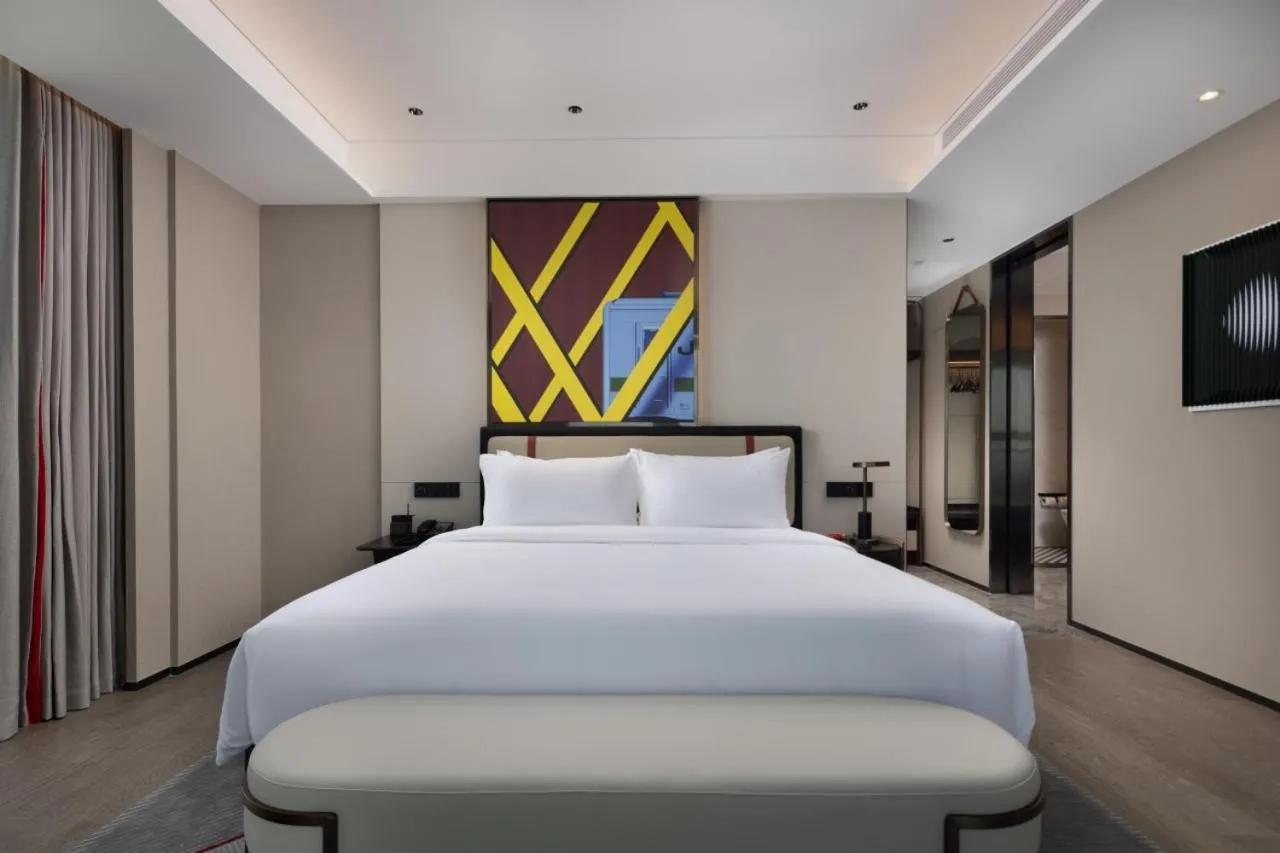 Bedroom, Bed in Radisson Red Guangzhou South Railway Station