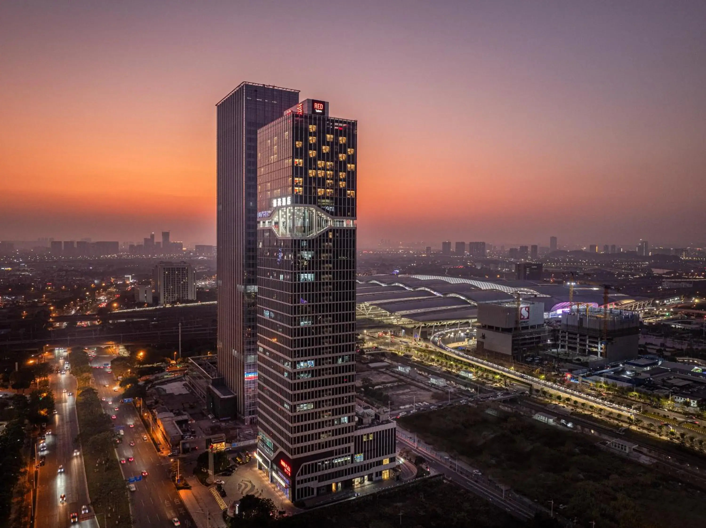 Property building in Radisson Red Guangzhou South Railway Station Property building in Radisson Red Guangzhou South Railway Station