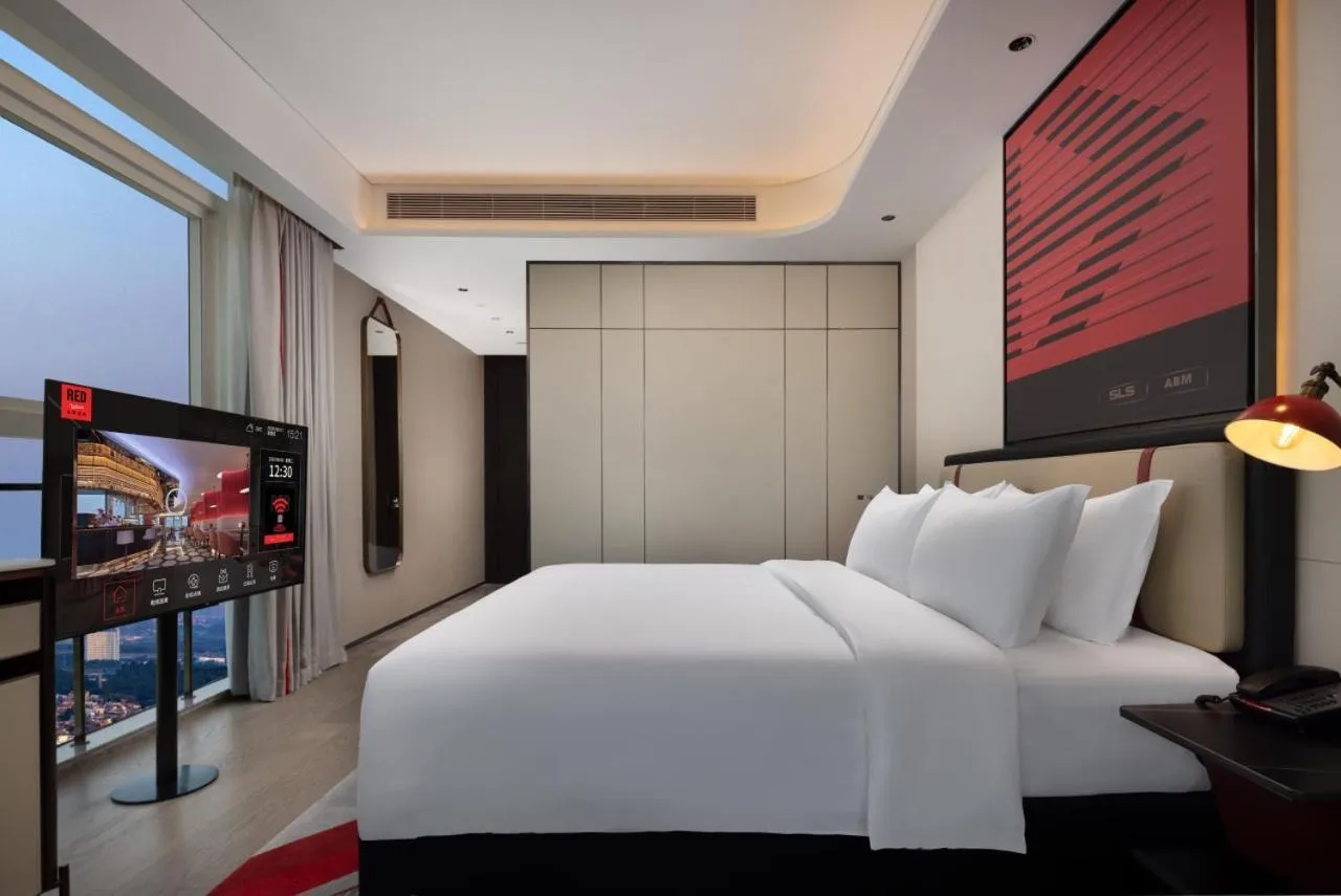 Photo of the whole room, Bed in Radisson Red Guangzhou South Railway Station