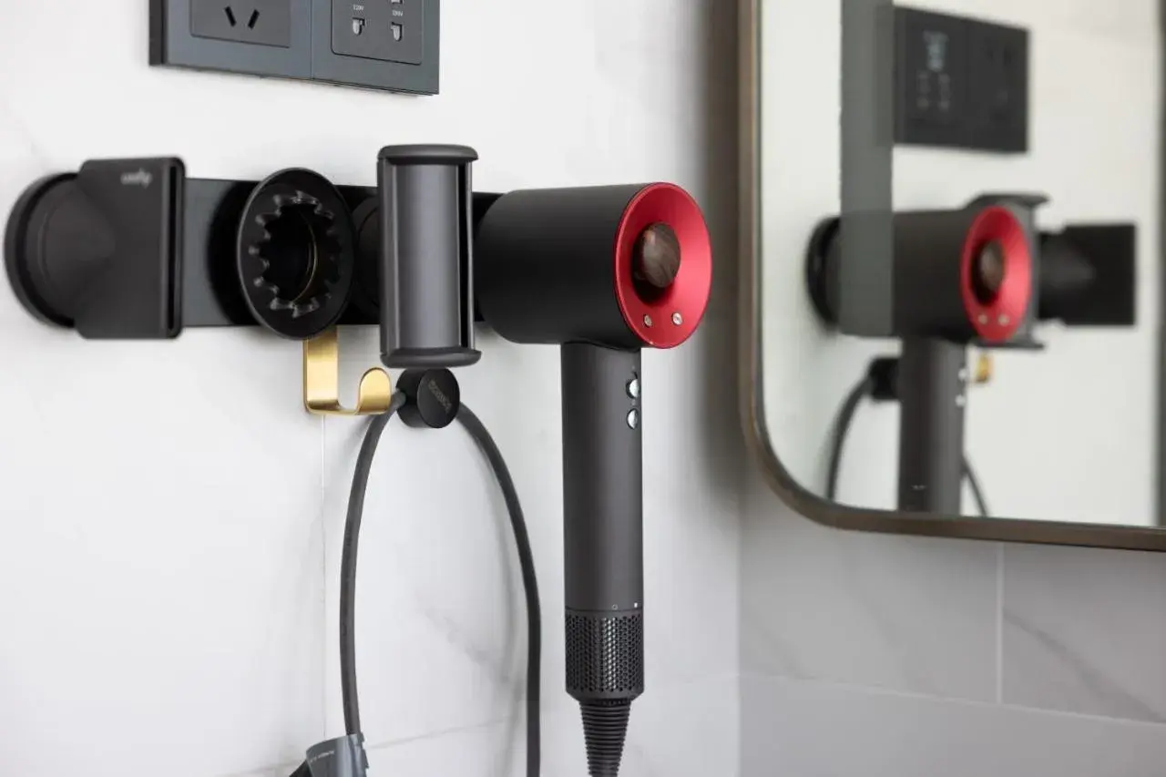 Bathroom in Radisson Red Guangzhou South Railway Station Bathroom in Radisson Red Guangzhou South Railway Station