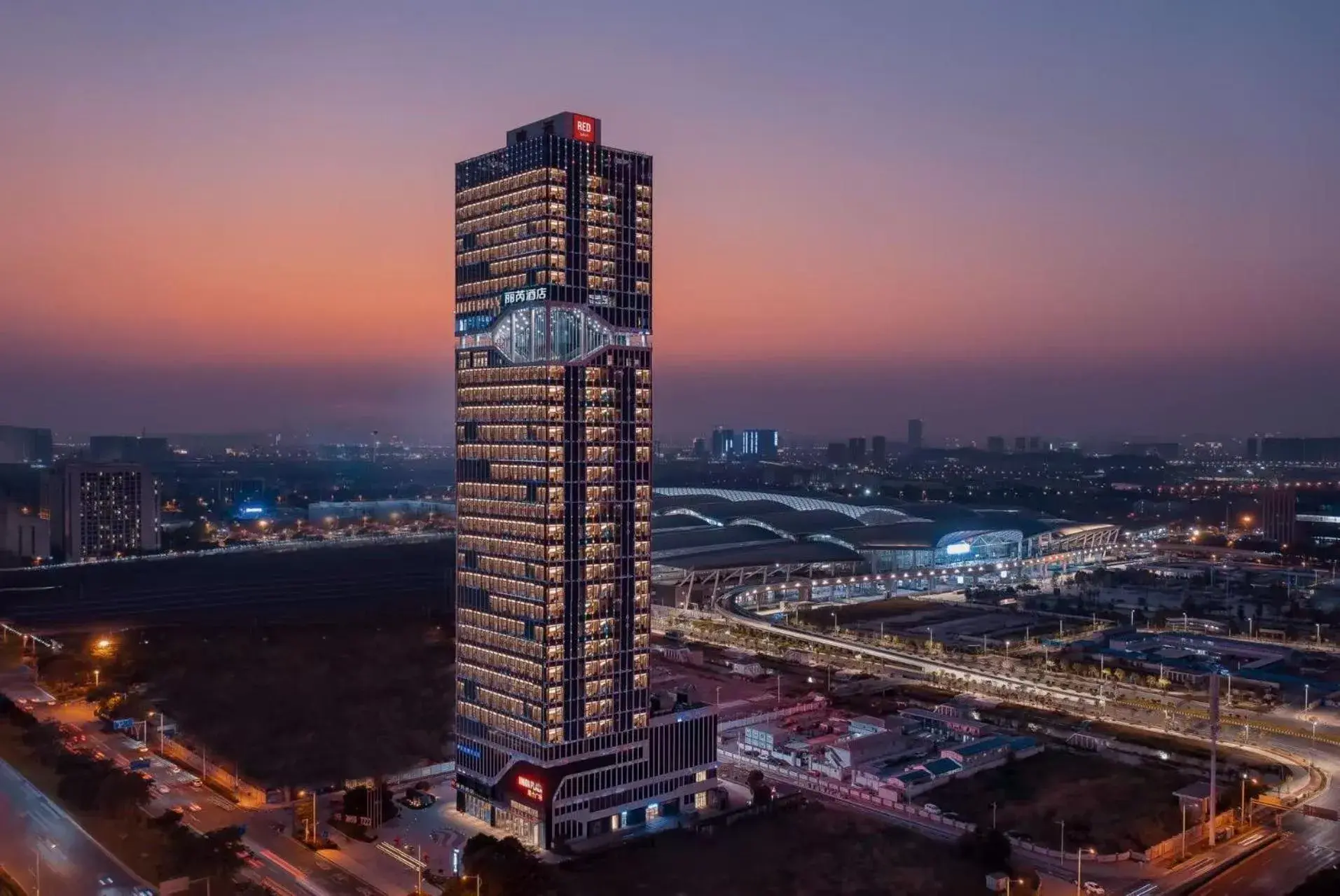 Property building in Radisson Red Guangzhou South Railway Station Property building in Radisson Red Guangzhou South Railway Station