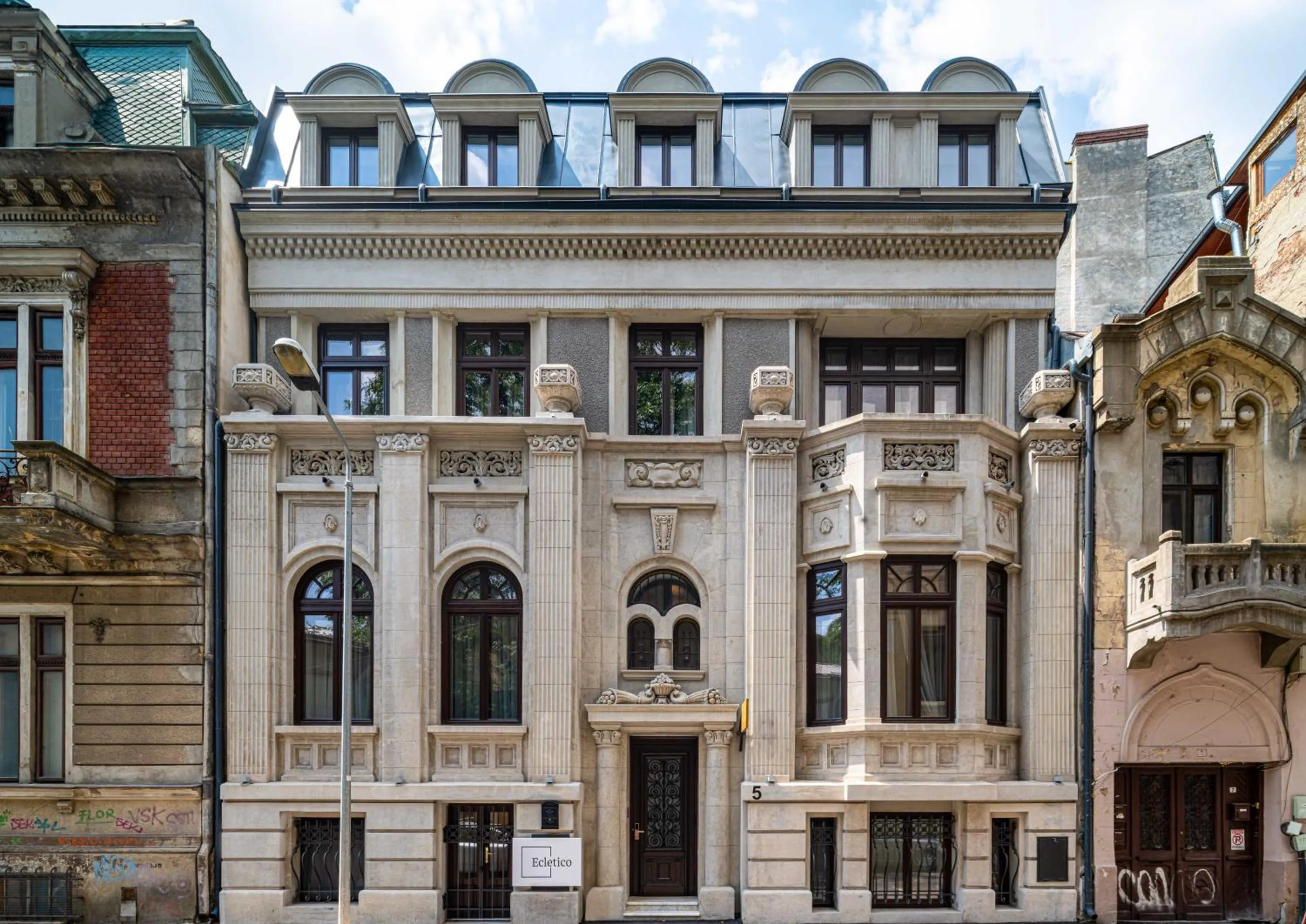 Property building in Ecletico Villa