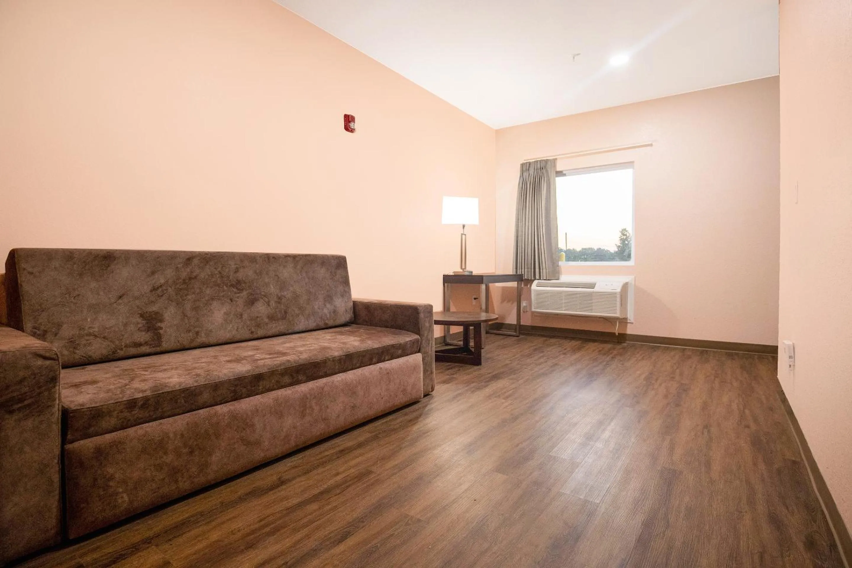 Area and facilities in OYO Hotel Adairsville Calhoun South I-75