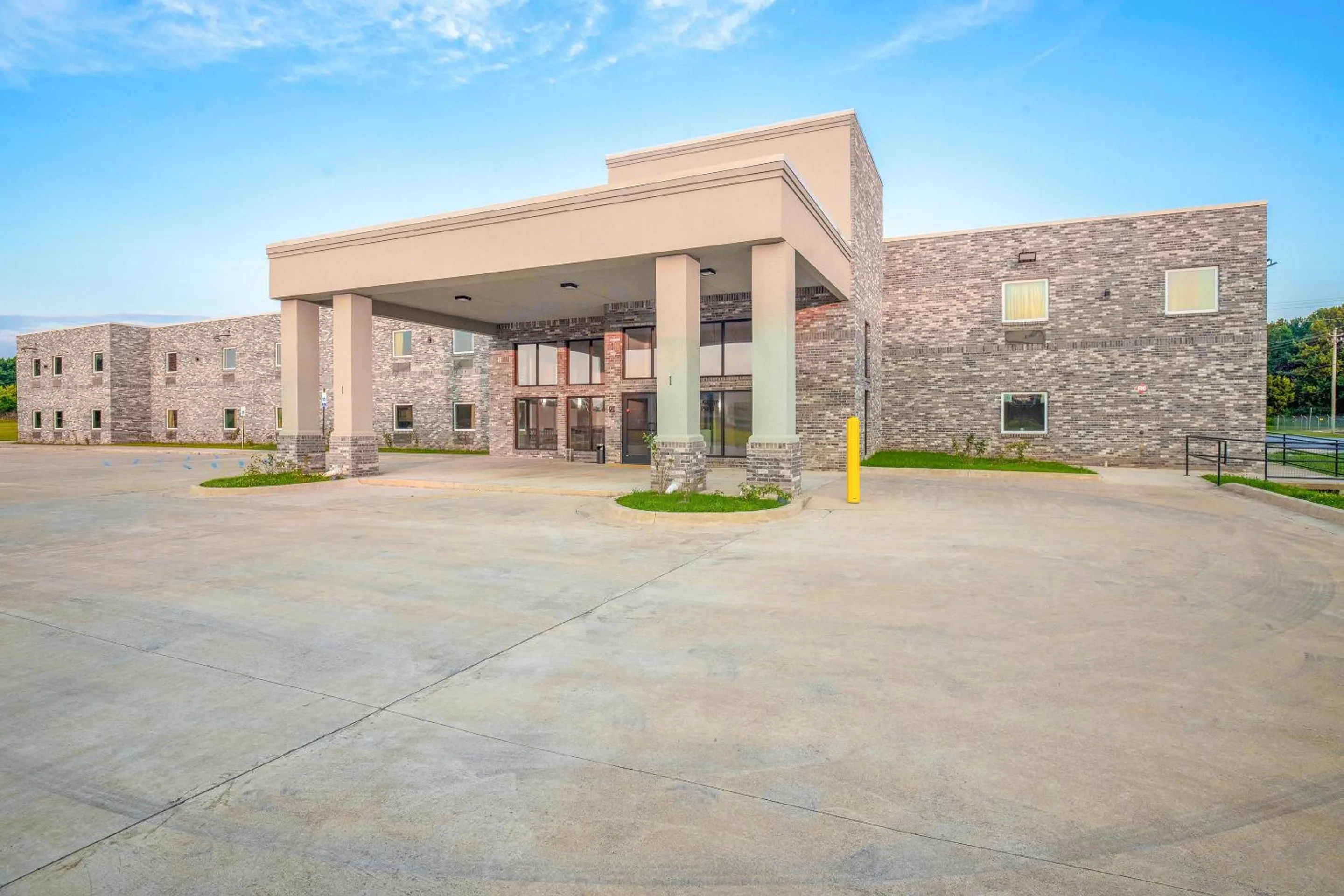 Facade/entrance in OYO Hotel Adairsville Calhoun South I-75