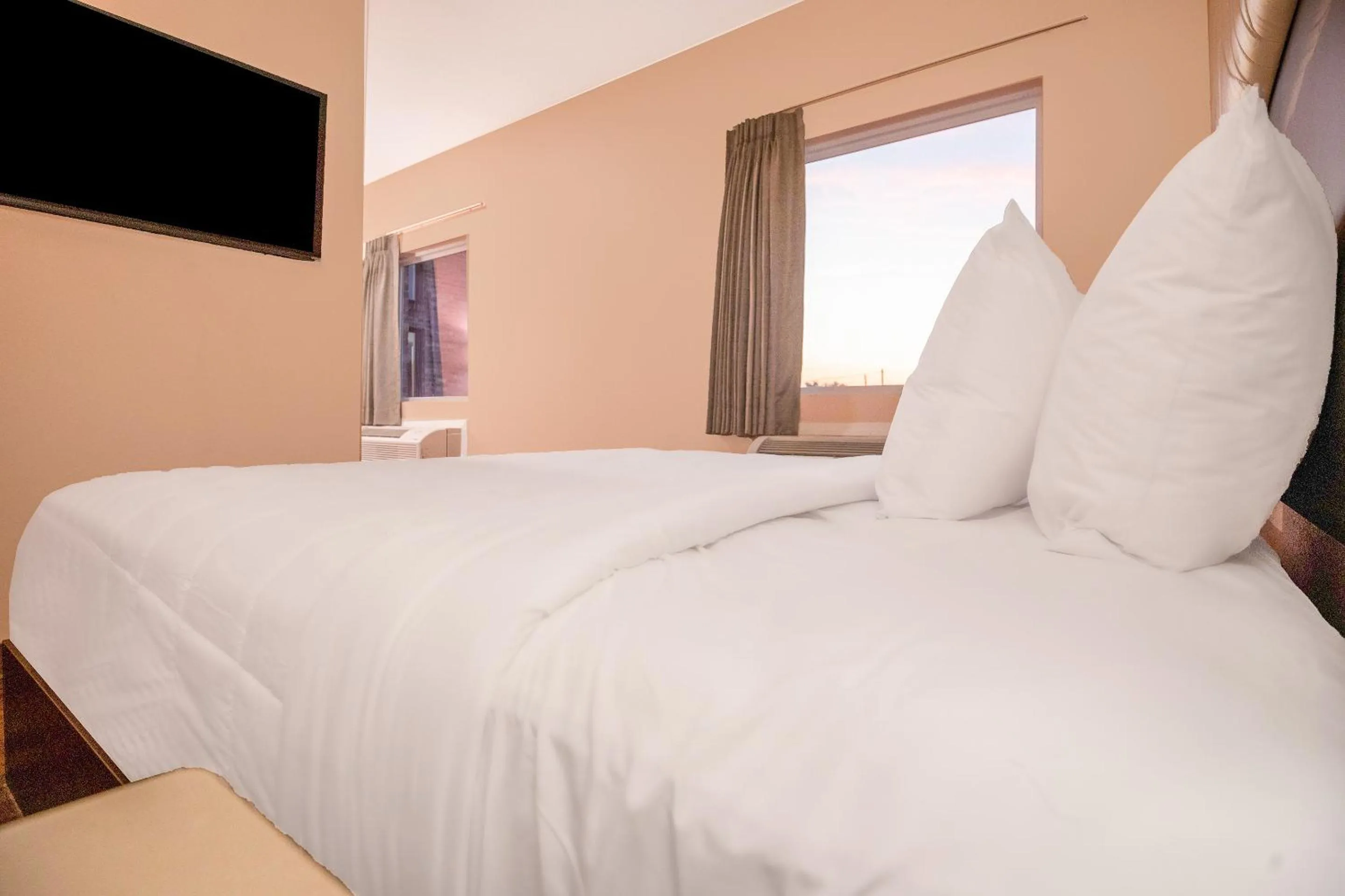 Bedroom in OYO Hotel Adairsville Calhoun South I-75