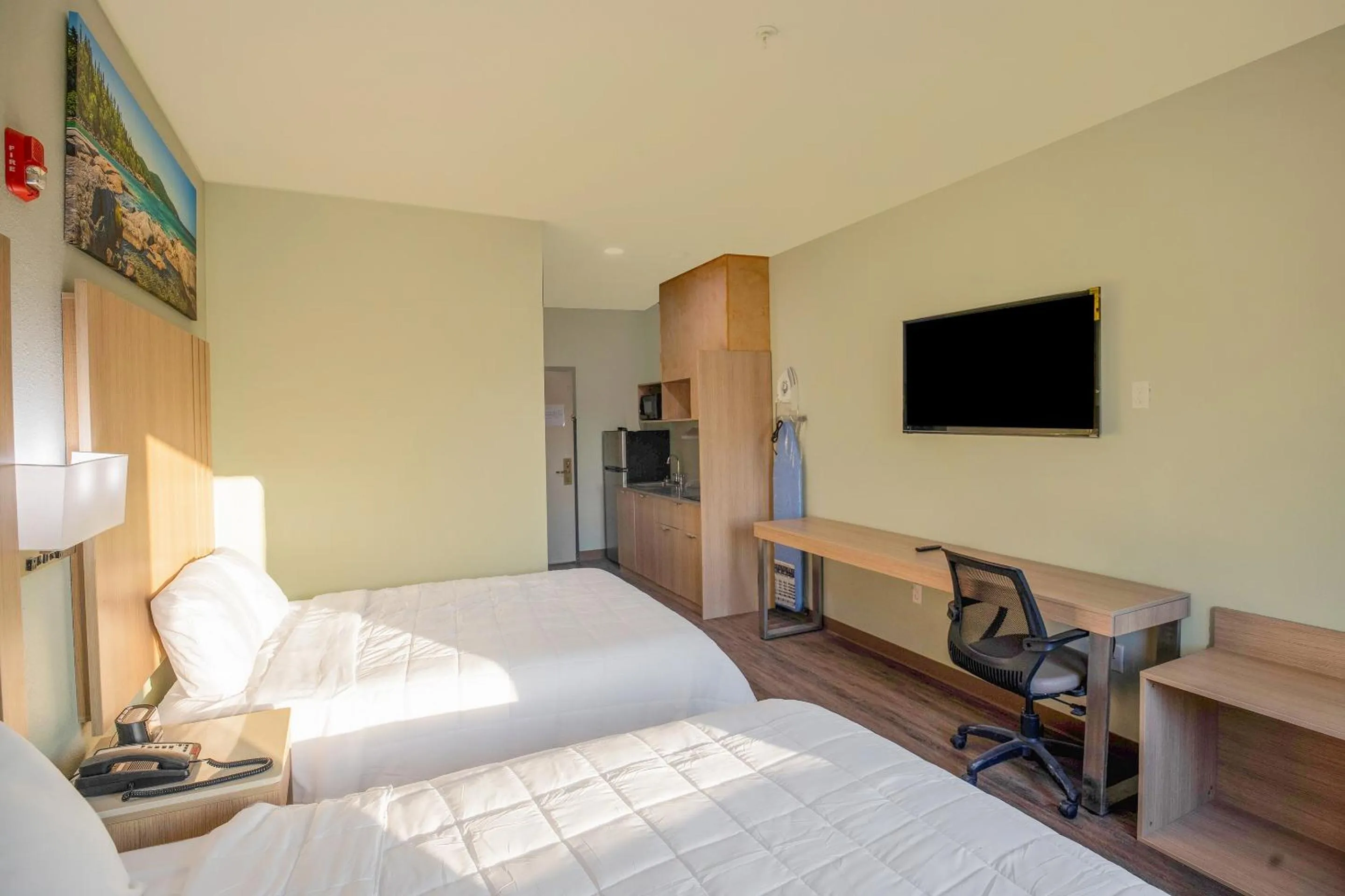 Bedroom in OYO Hotel Adairsville Calhoun South I-75