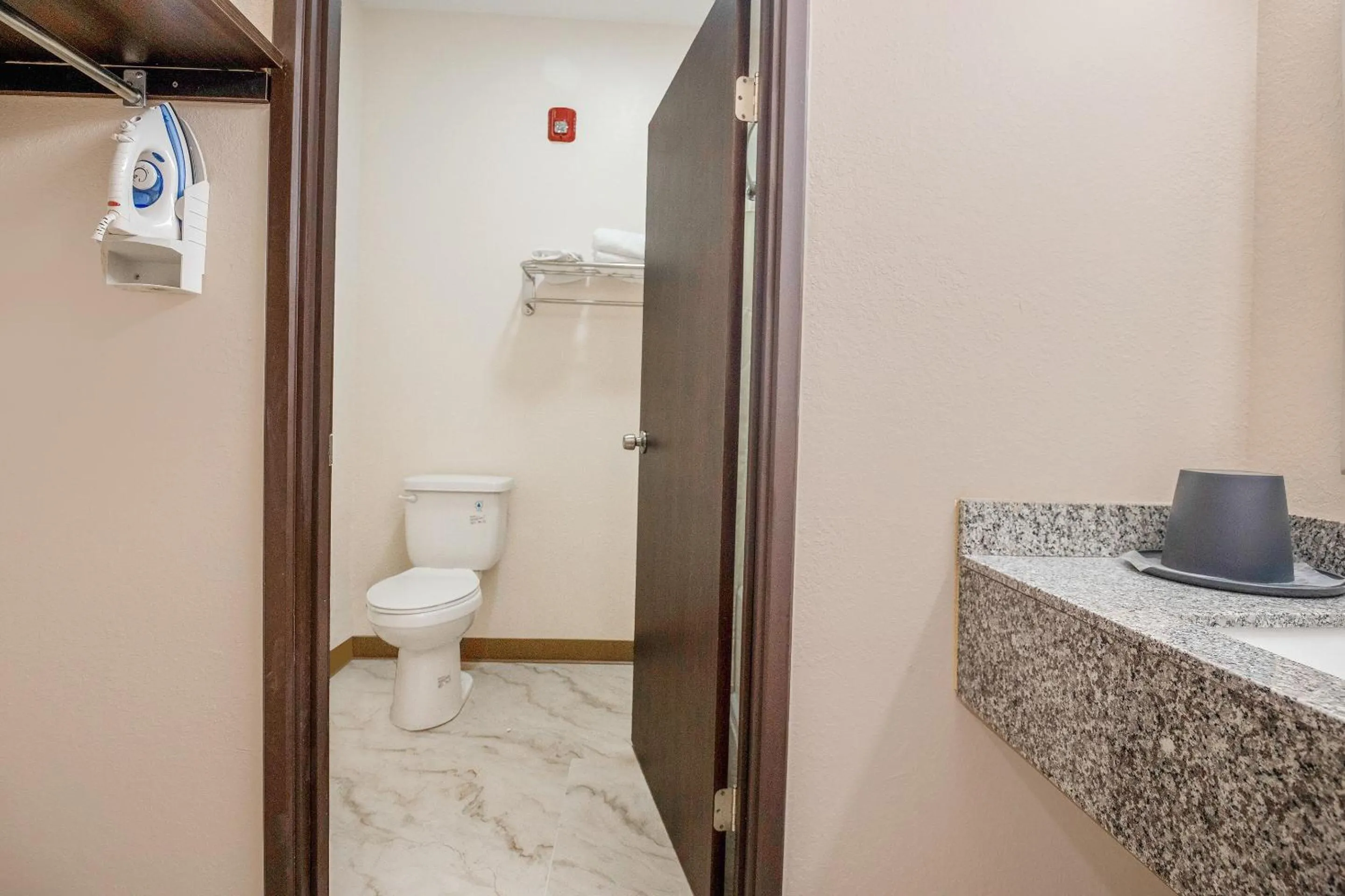 Bathroom in OYO Hotel Adairsville Calhoun South I-75