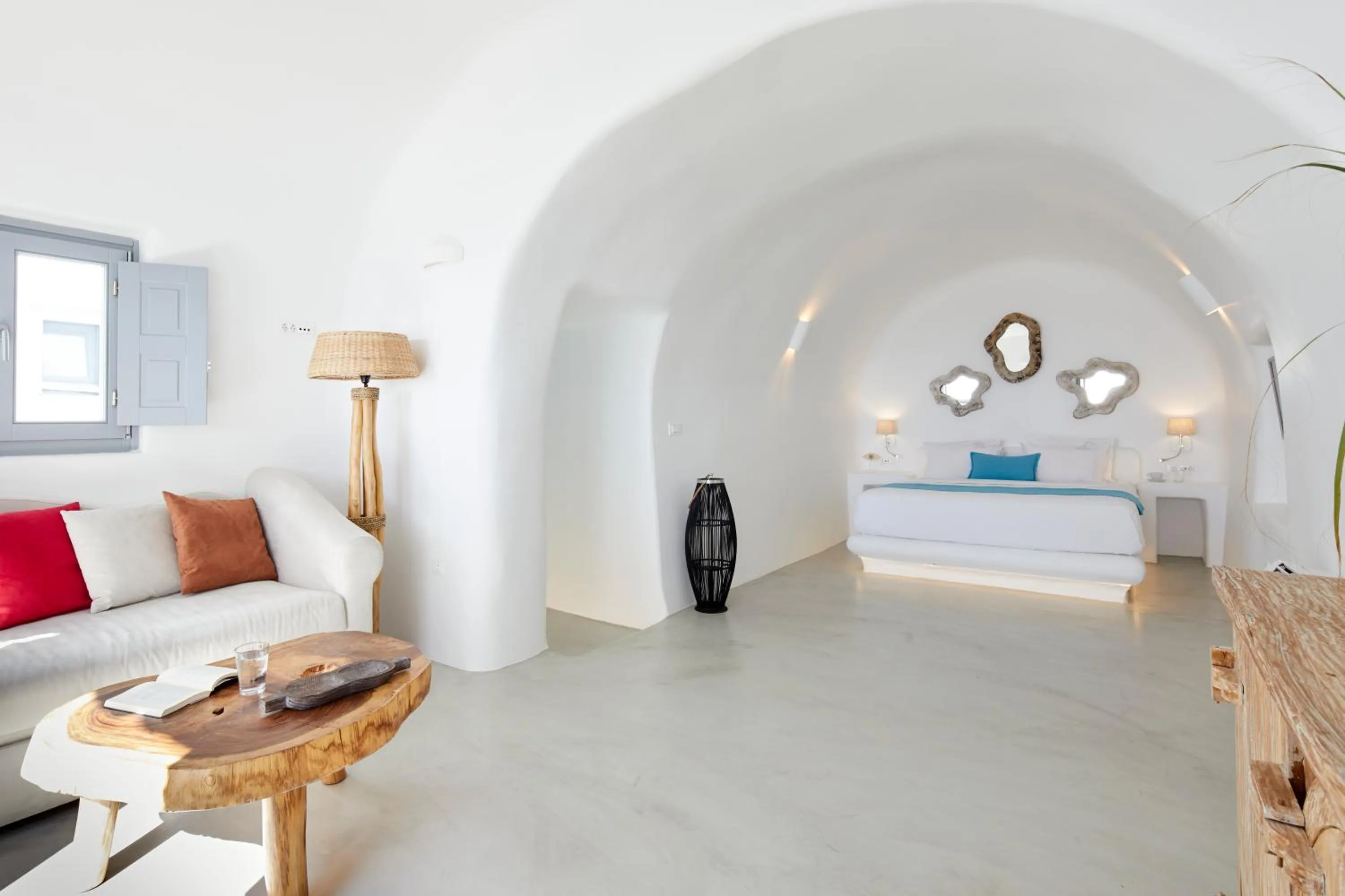 Living room, Bed in Iliovasilema Suites