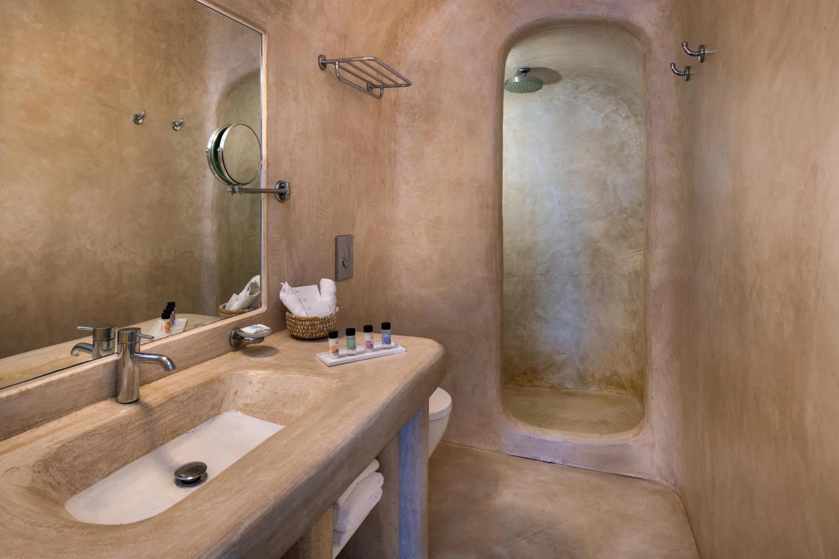 Shower in Iliovasilema Suites