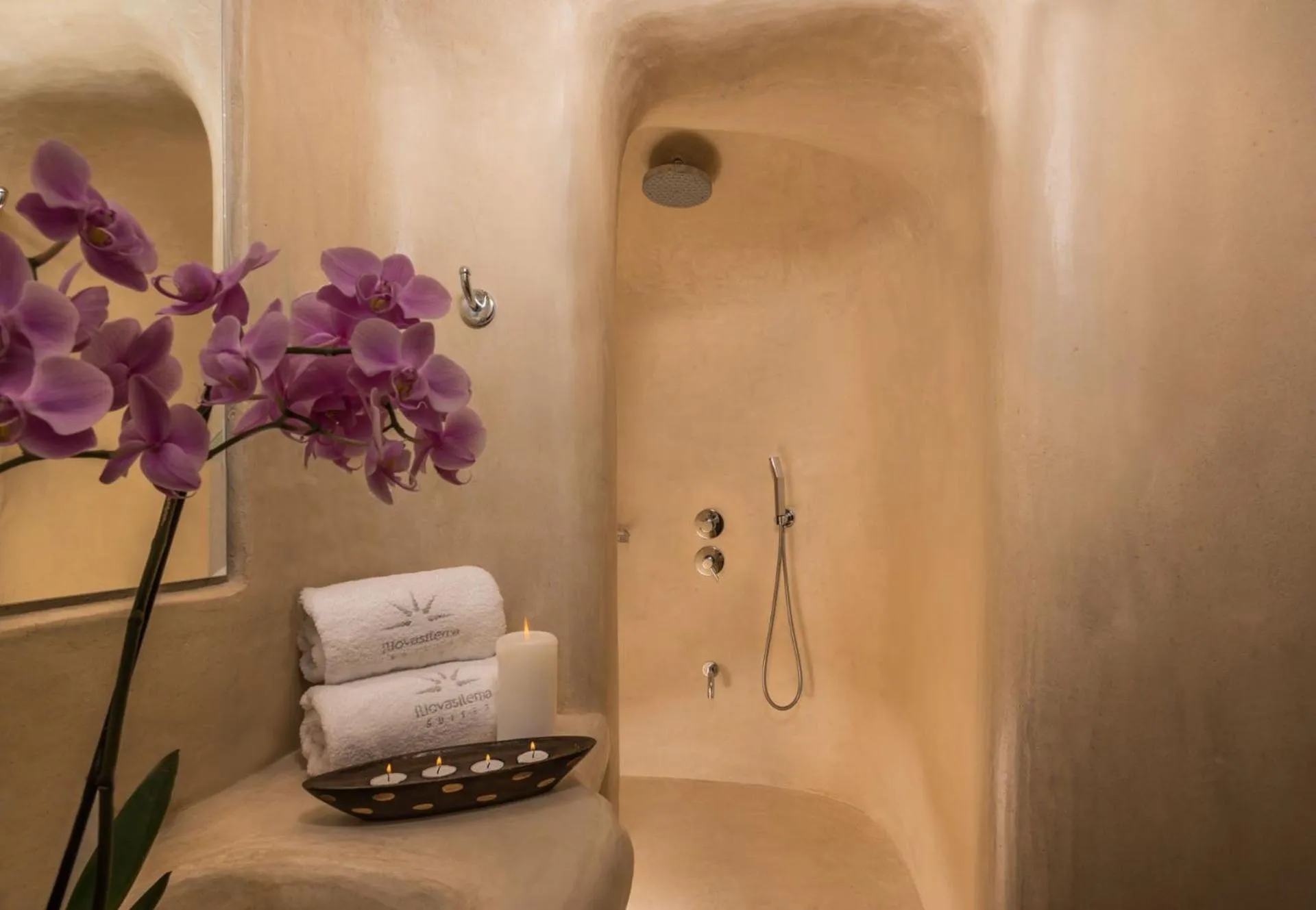 Bathroom in Iliovasilema Suites