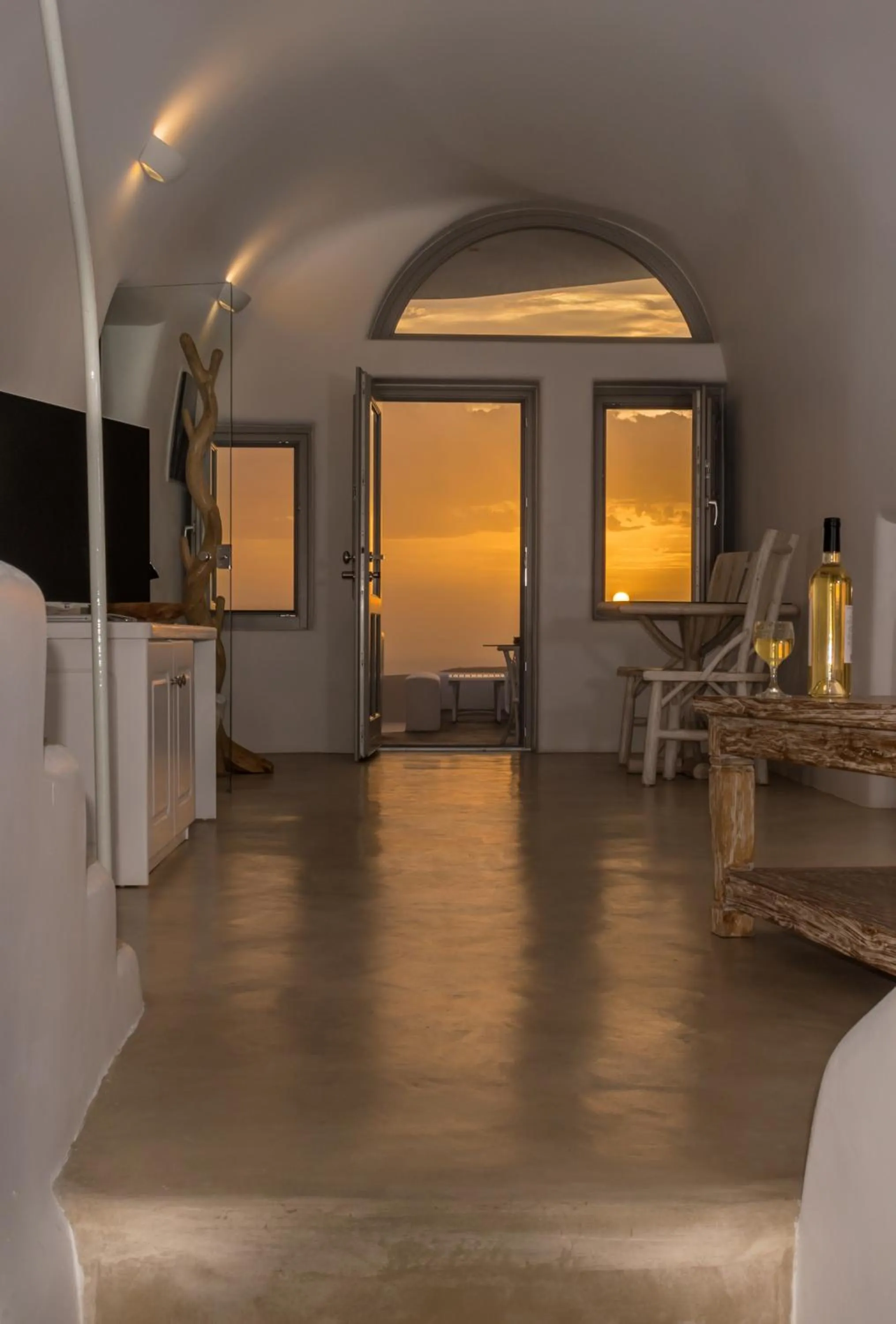 Living room in Iliovasilema Suites