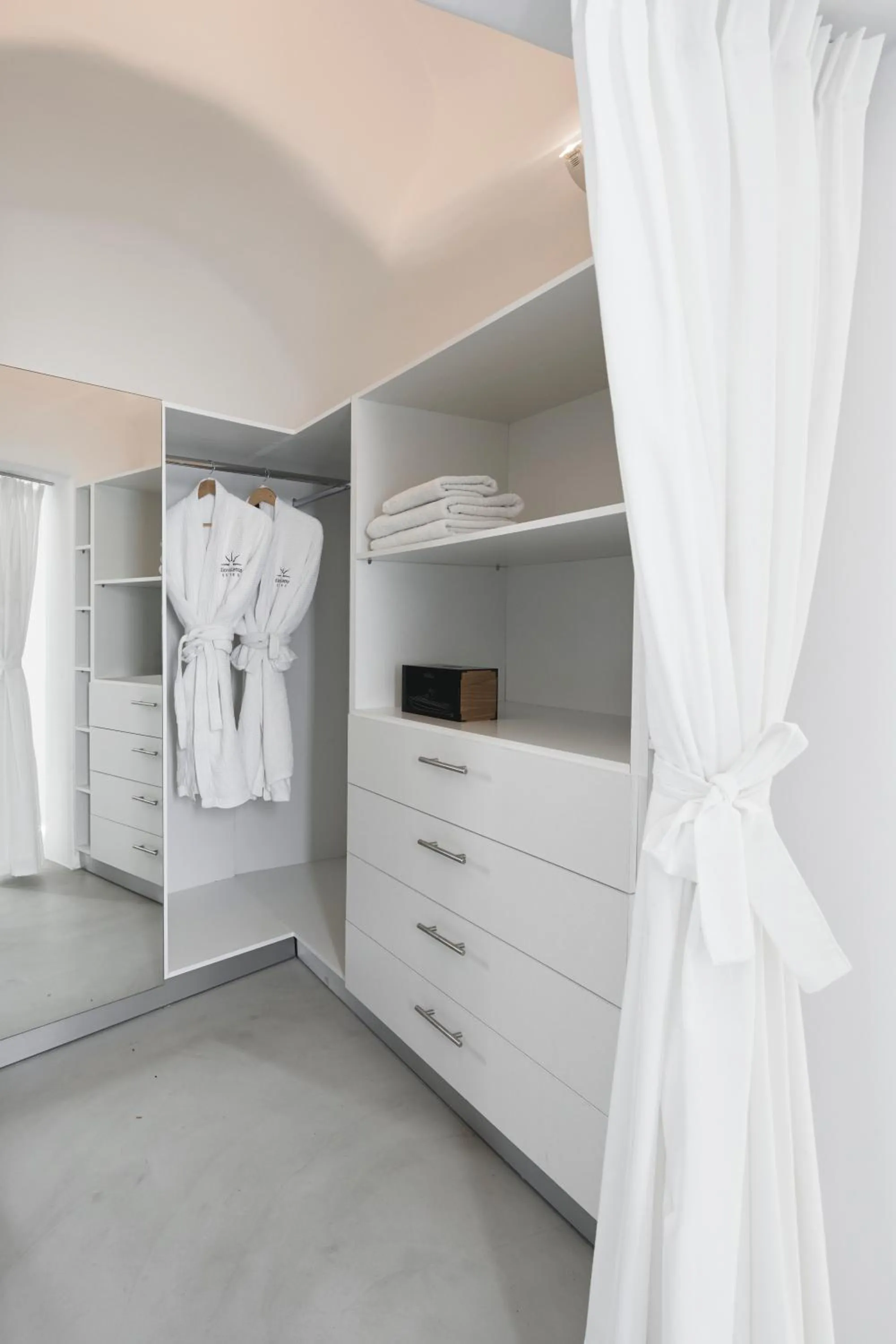 wardrobe, Bed in Iliovasilema Suites