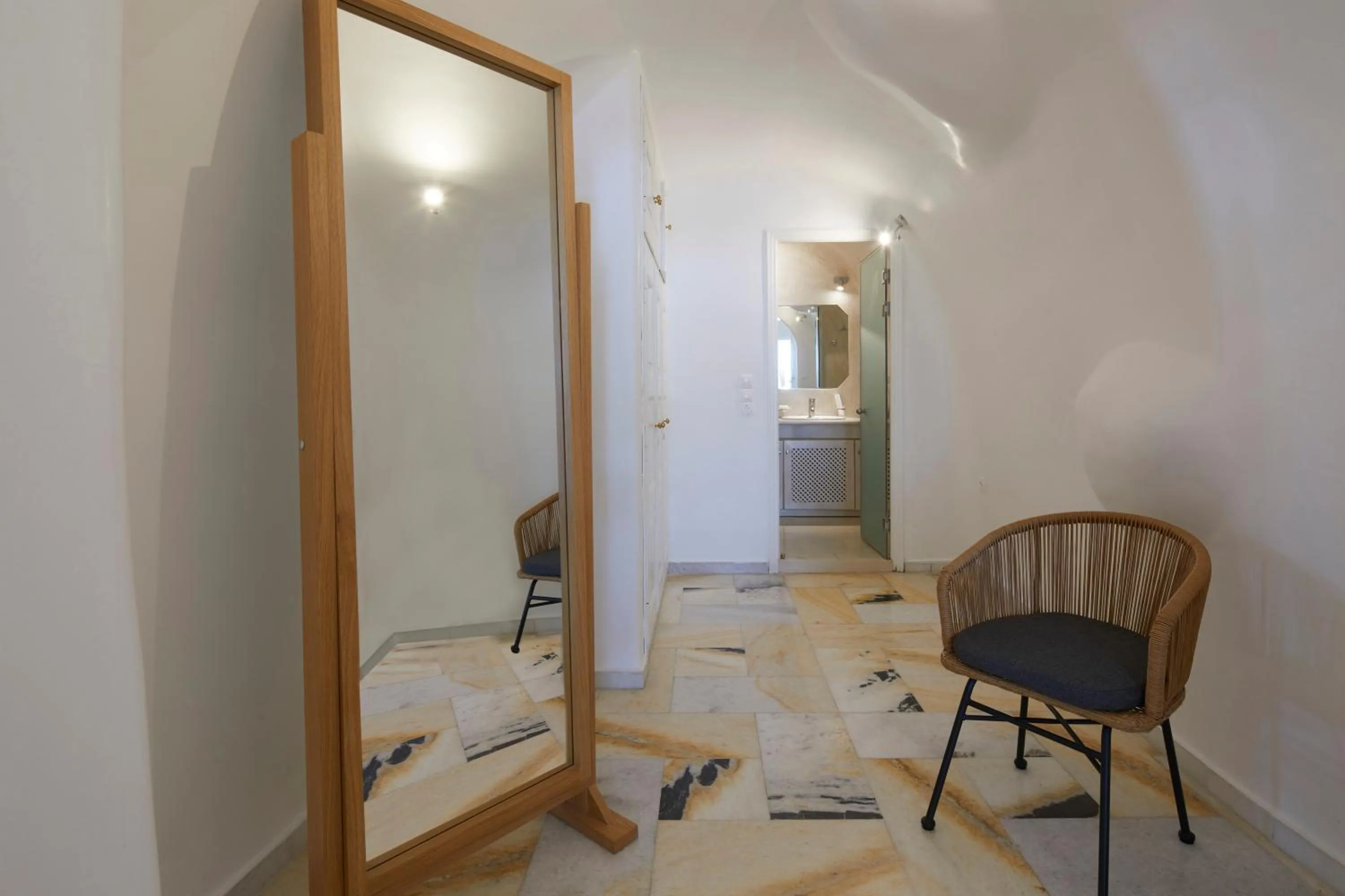 Living room in Iliovasilema Suites