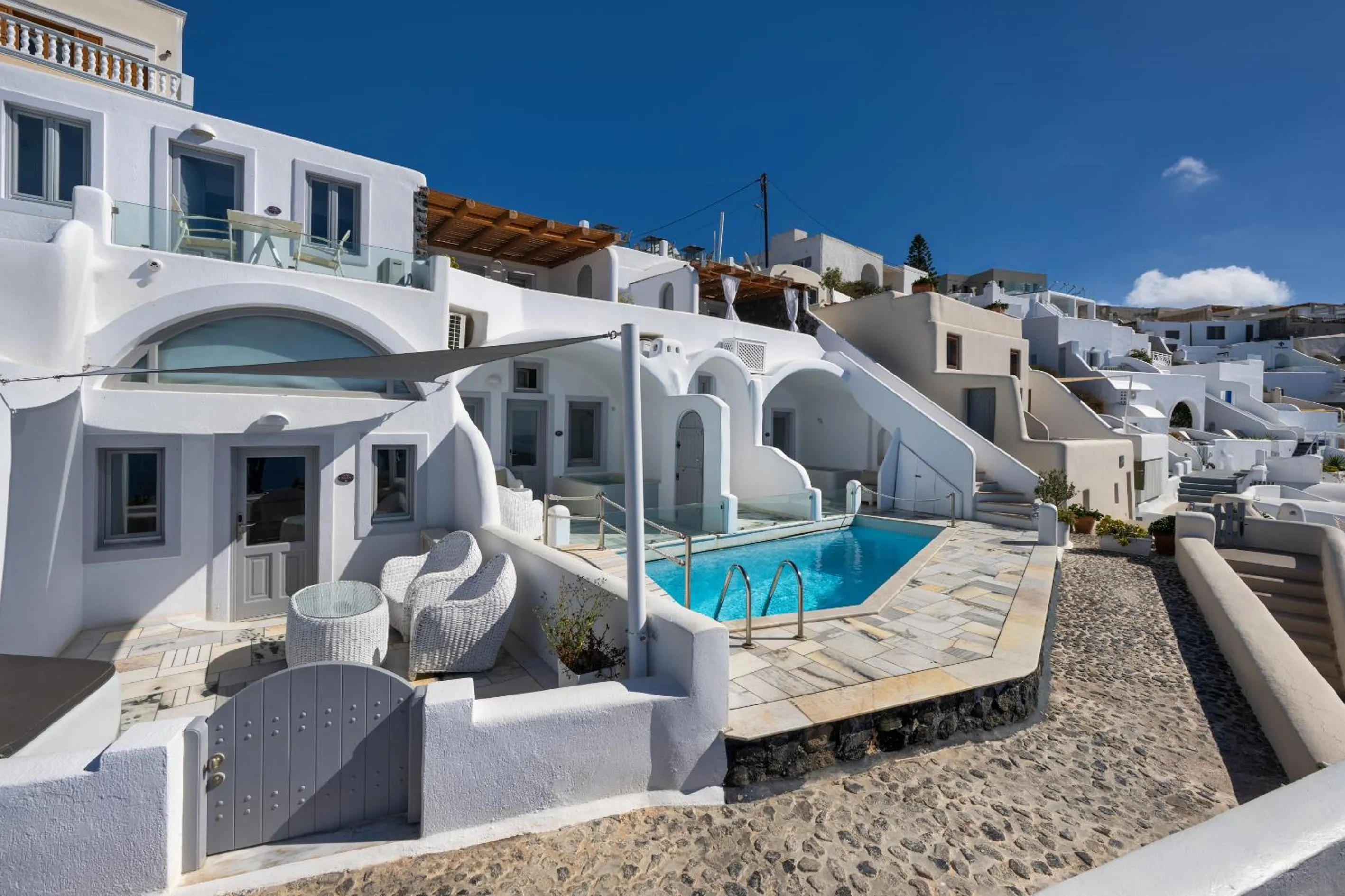 Property building in Iliovasilema Suites