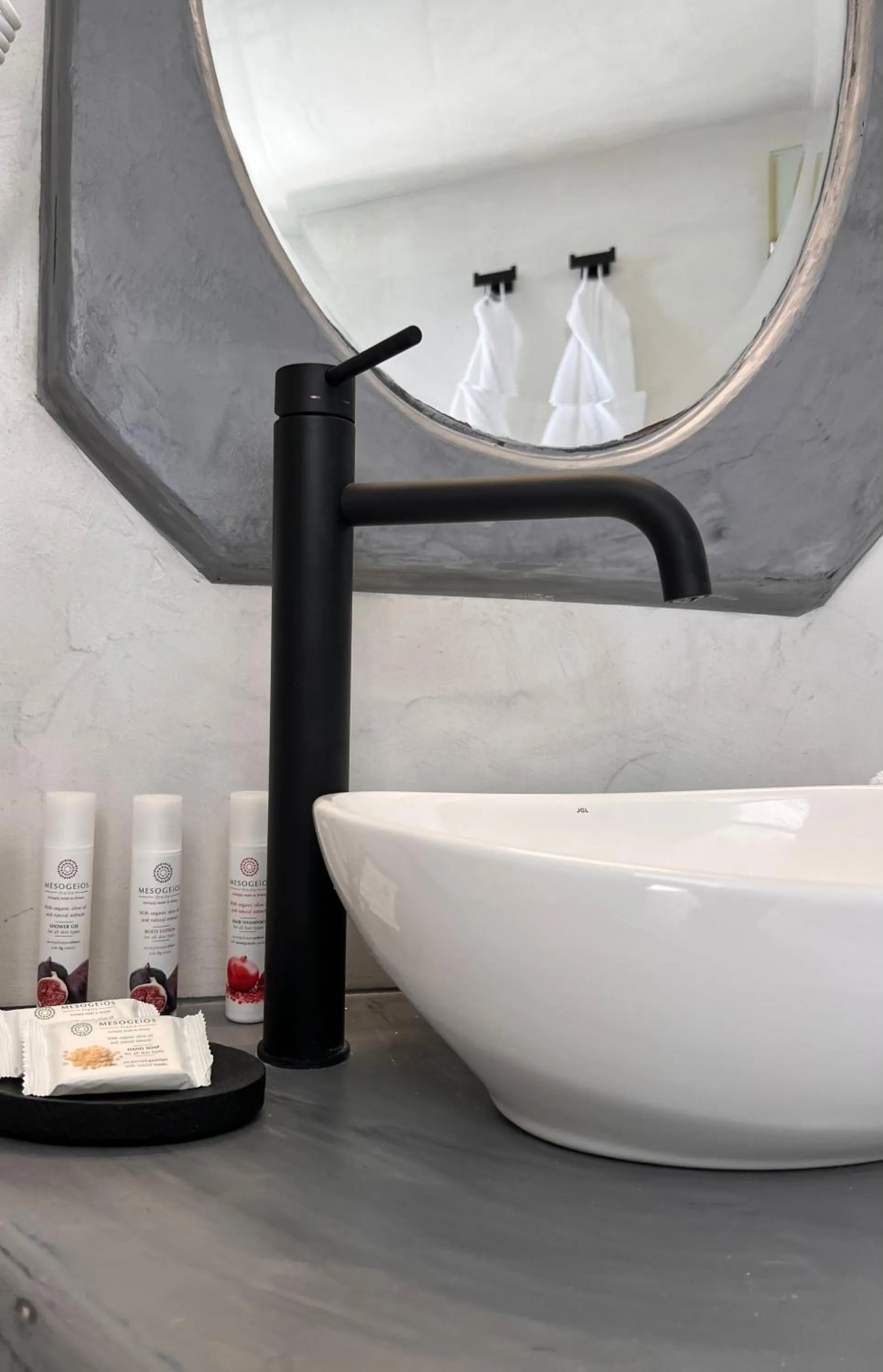 Bathroom in Iliovasilema Suites