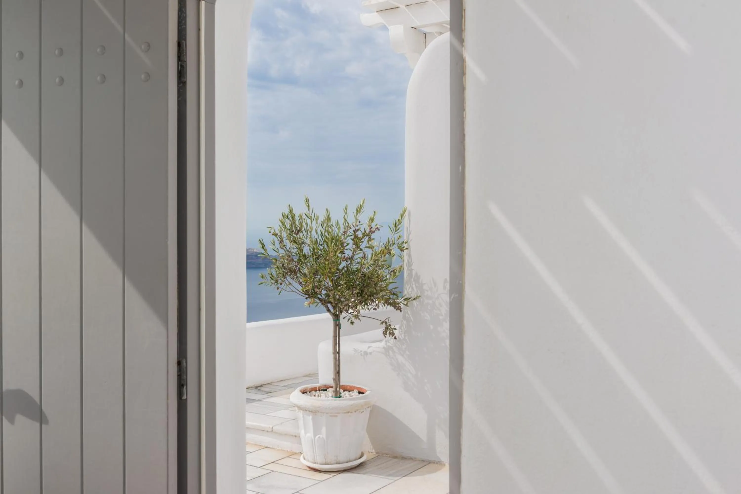 Day in Iliovasilema Suites