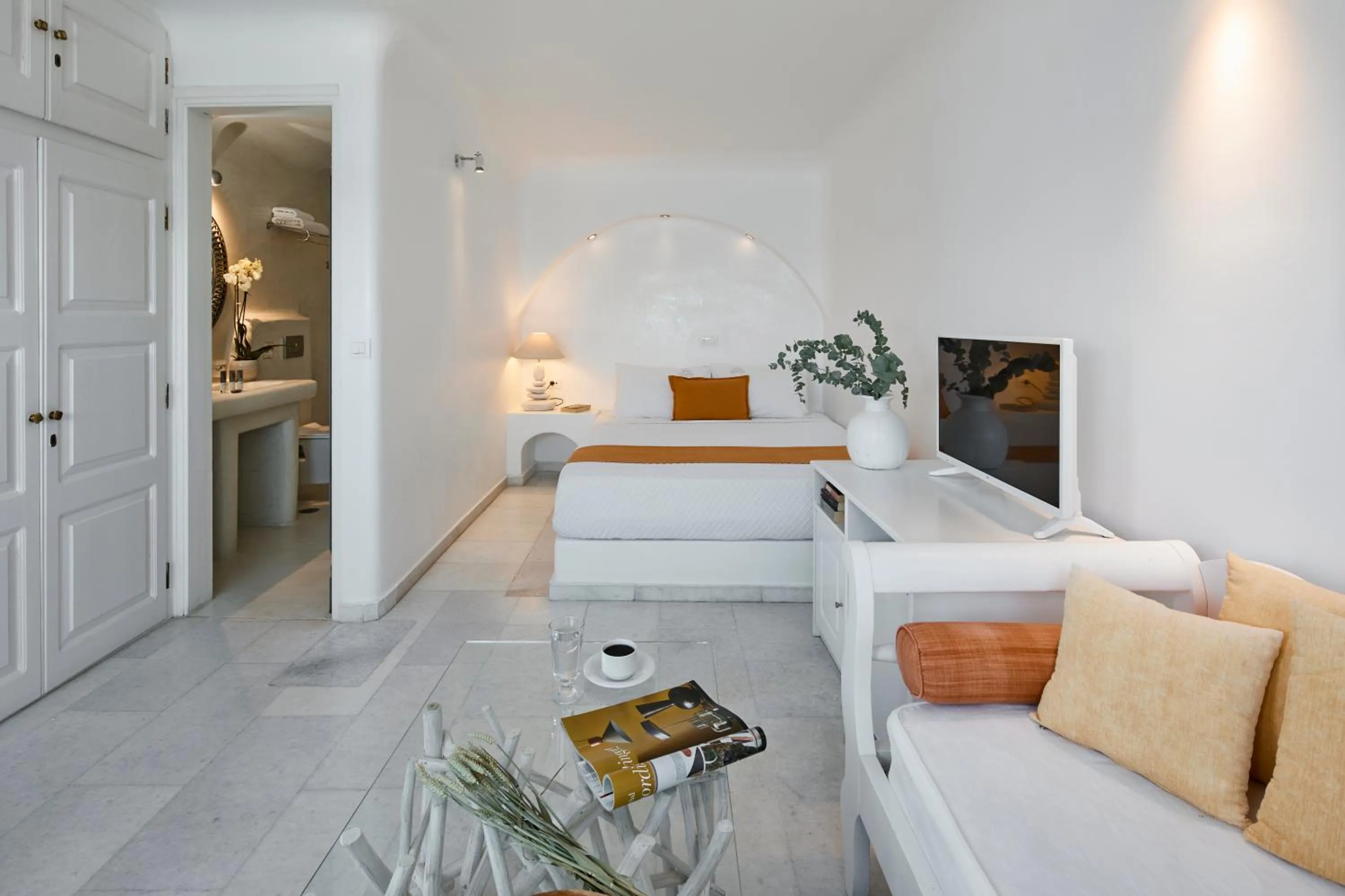 Bedroom, Bed in Iliovasilema Suites