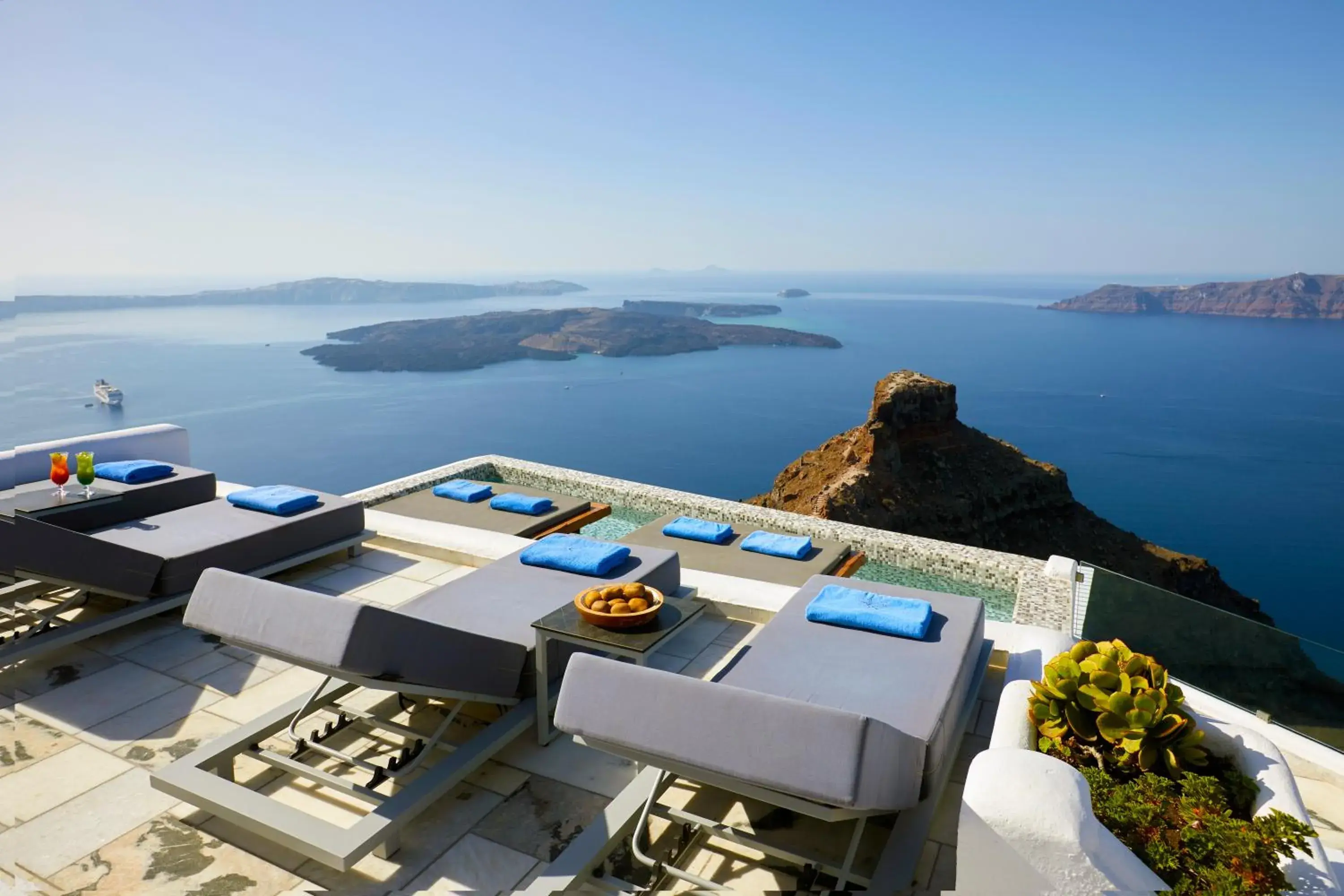 Property building in Iliovasilema Suites Property building in Iliovasilema Suites